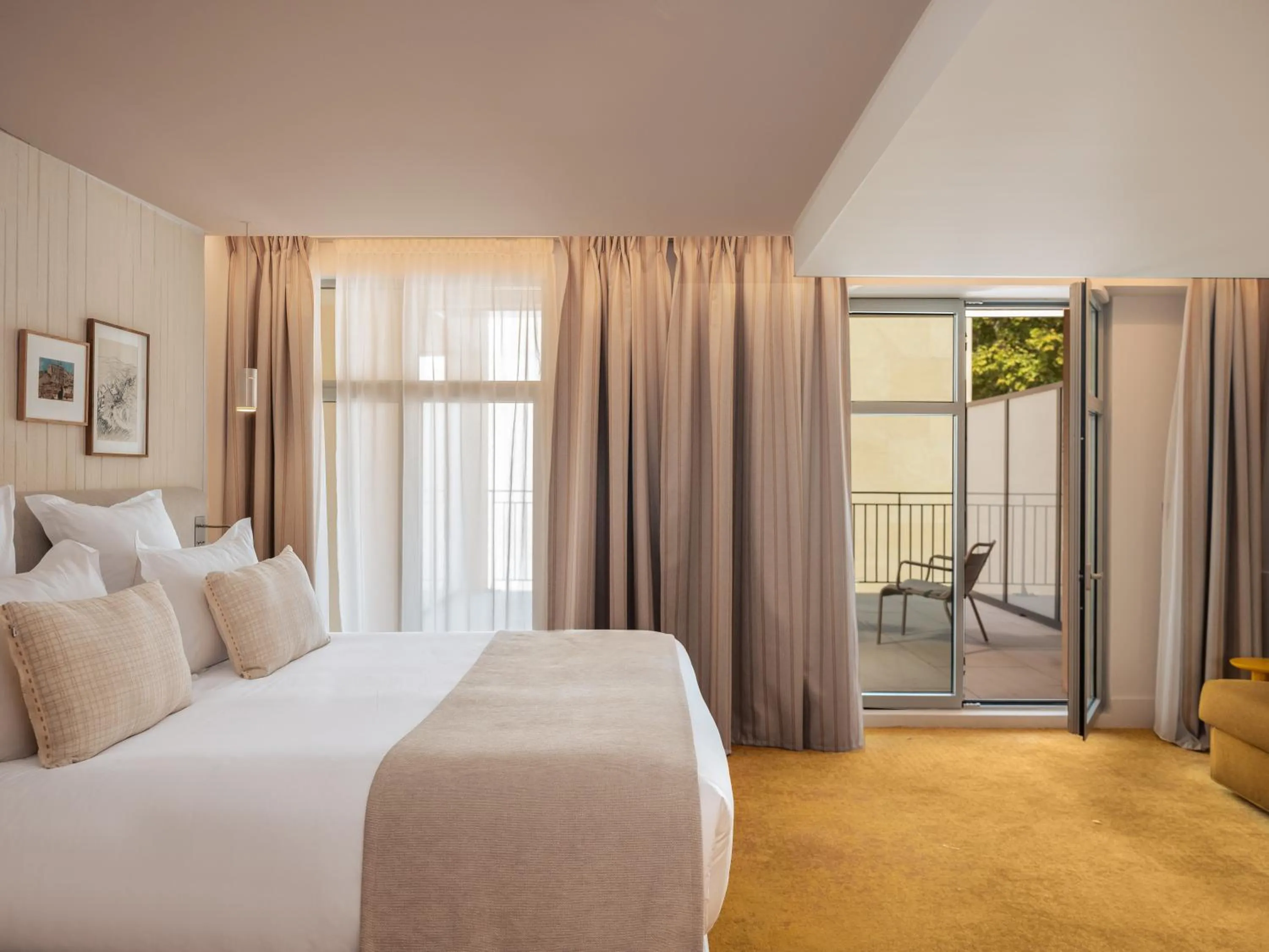 Photo of the whole room, Bed in Hôtel Saint Christophe Aix en Provence Centre Ville