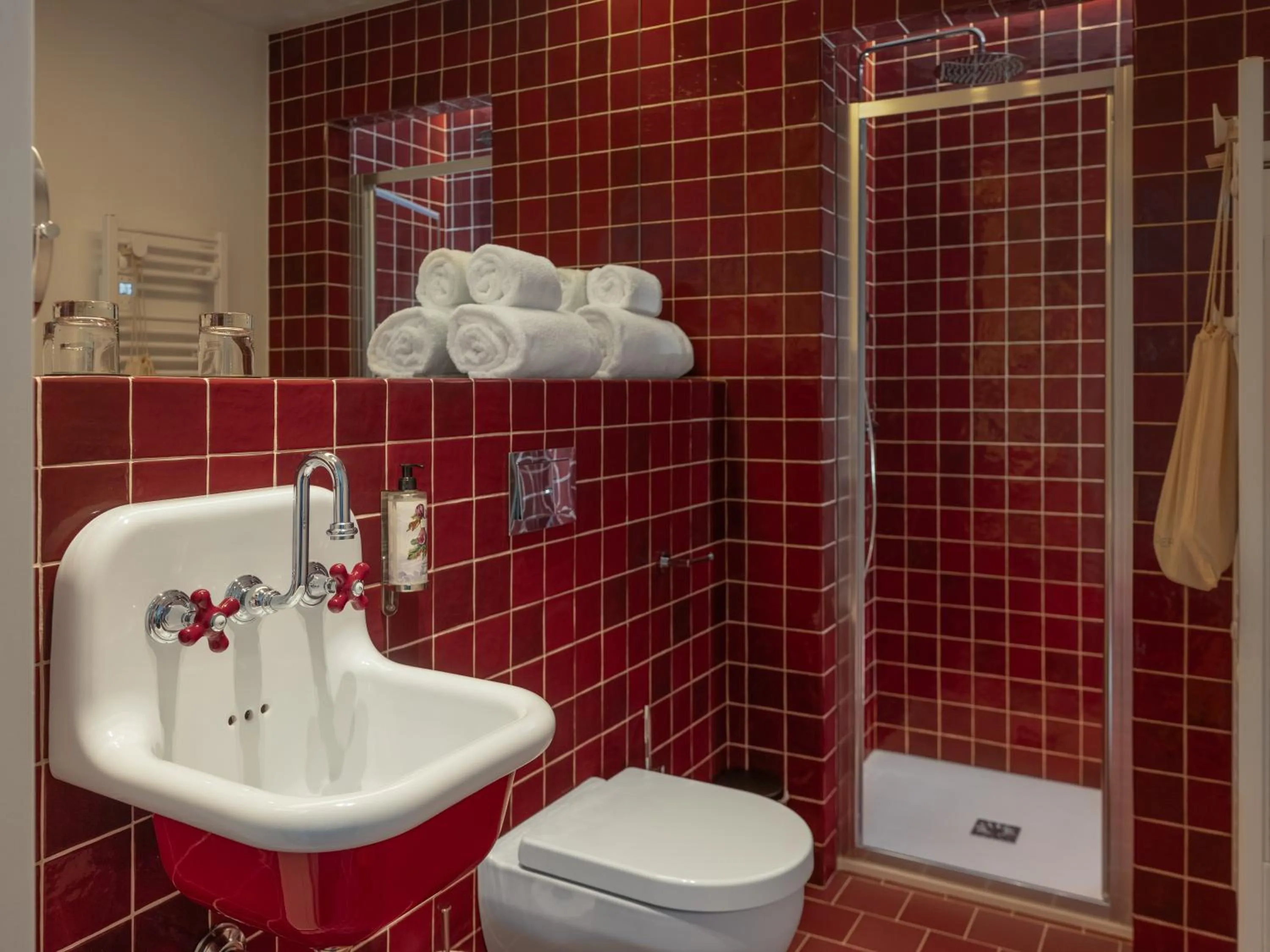 Bathroom in Hôtel Saint Christophe Aix en Provence Centre Ville