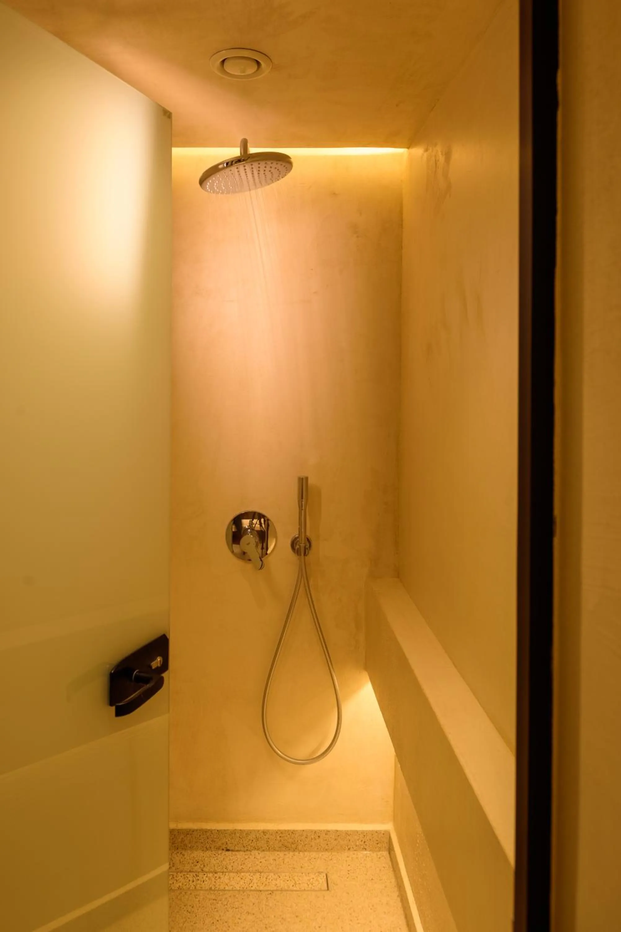 Alleys All-Suite Hotel & Spa