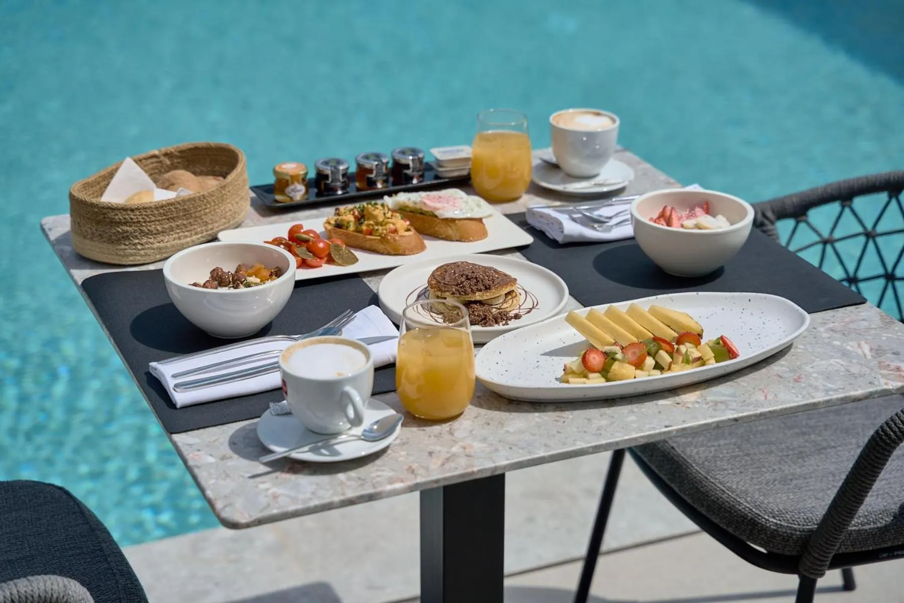Breakfast in Alleys All-Suite Hotel & Spa