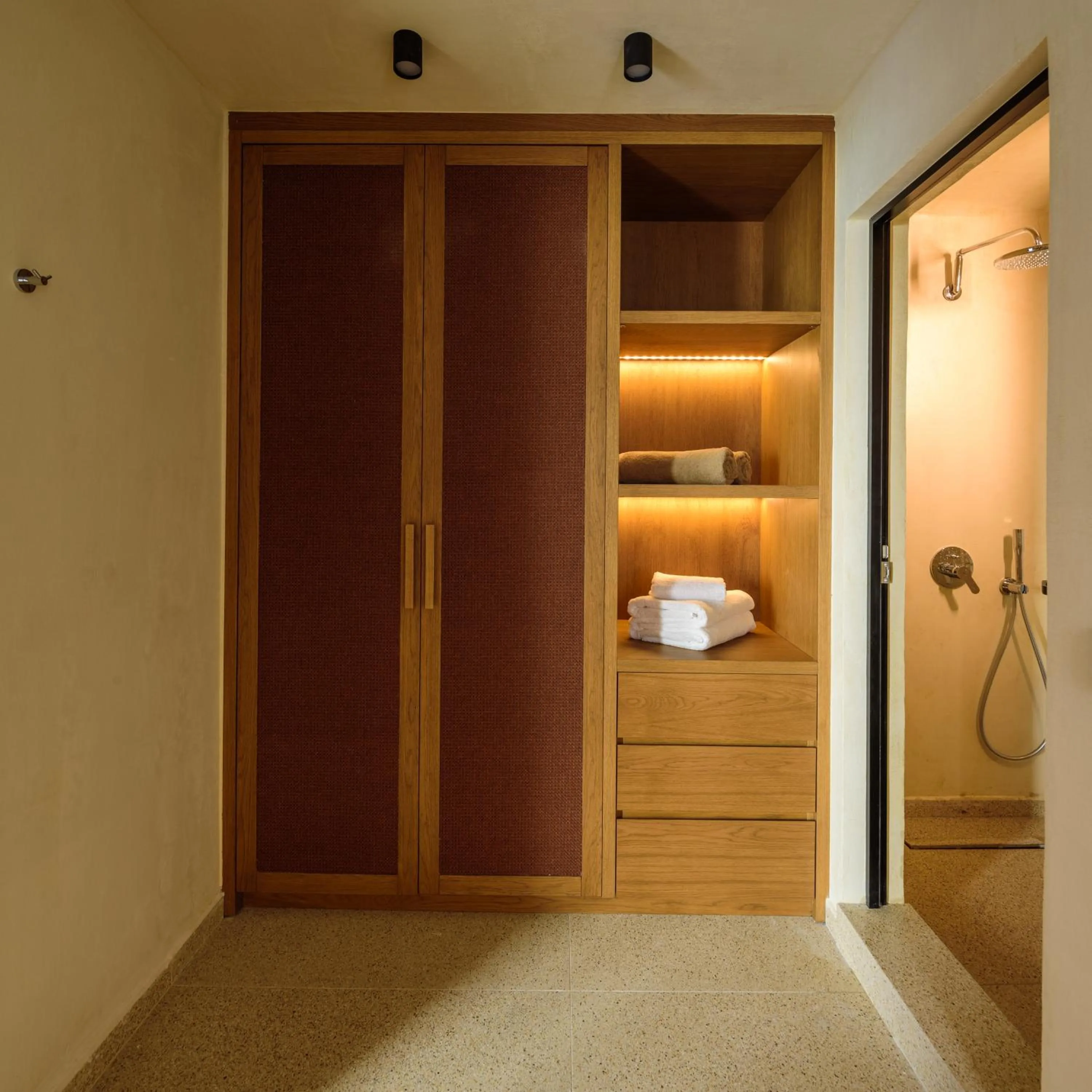 Bed in Alleys All-Suite Hotel & Spa