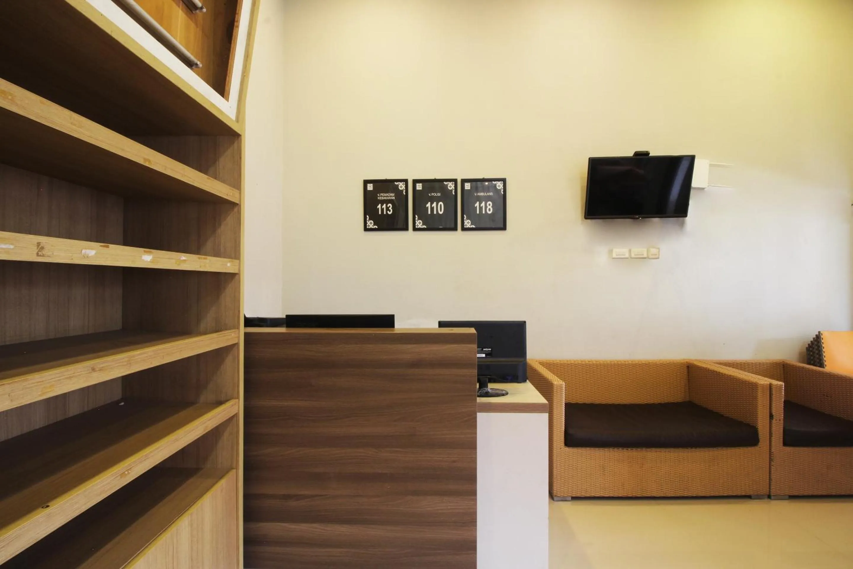 Lobby or reception in OYO Life 2273 Pratama Homestay