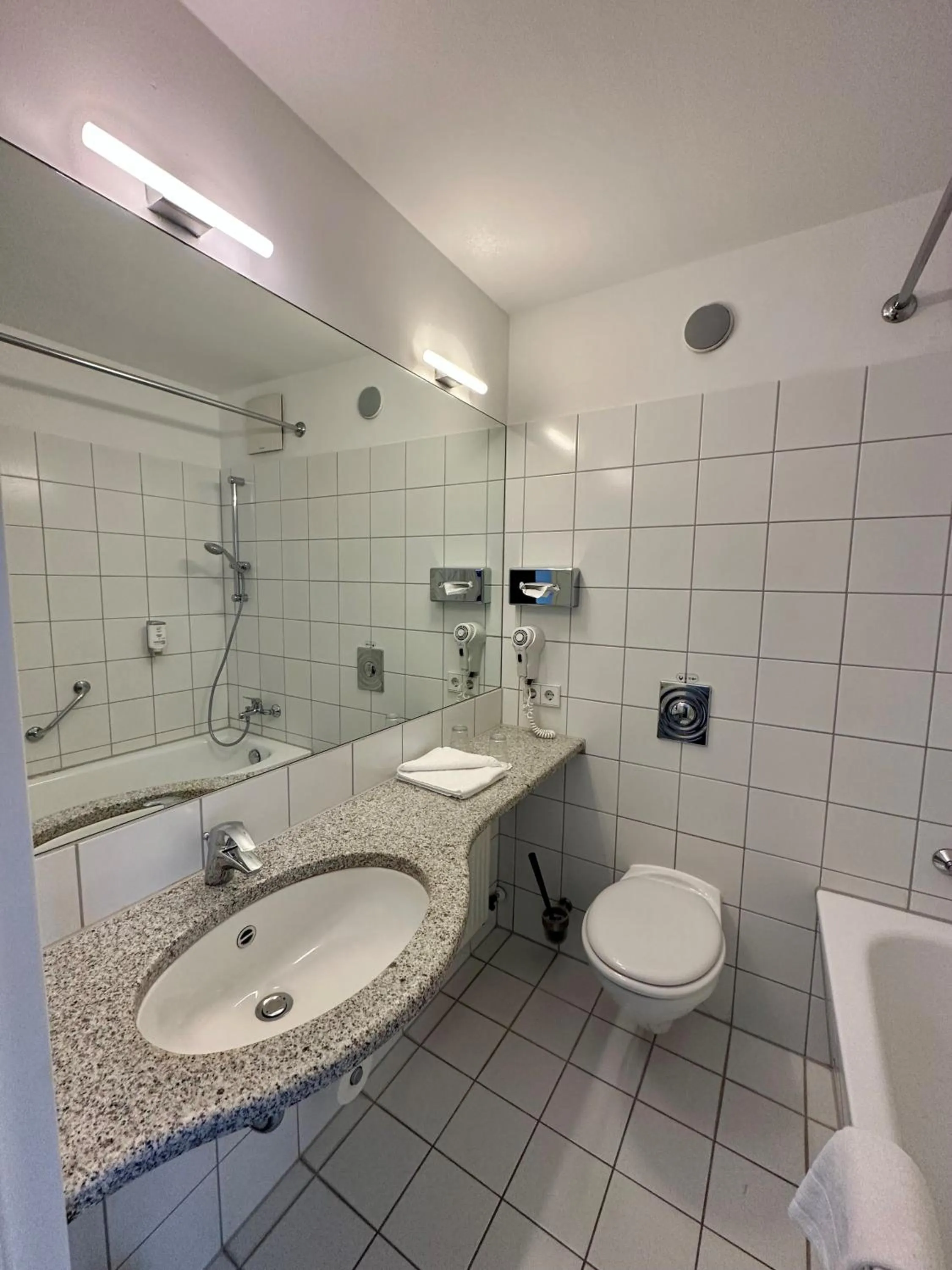 Bath in Enjoy Hotel am Studio