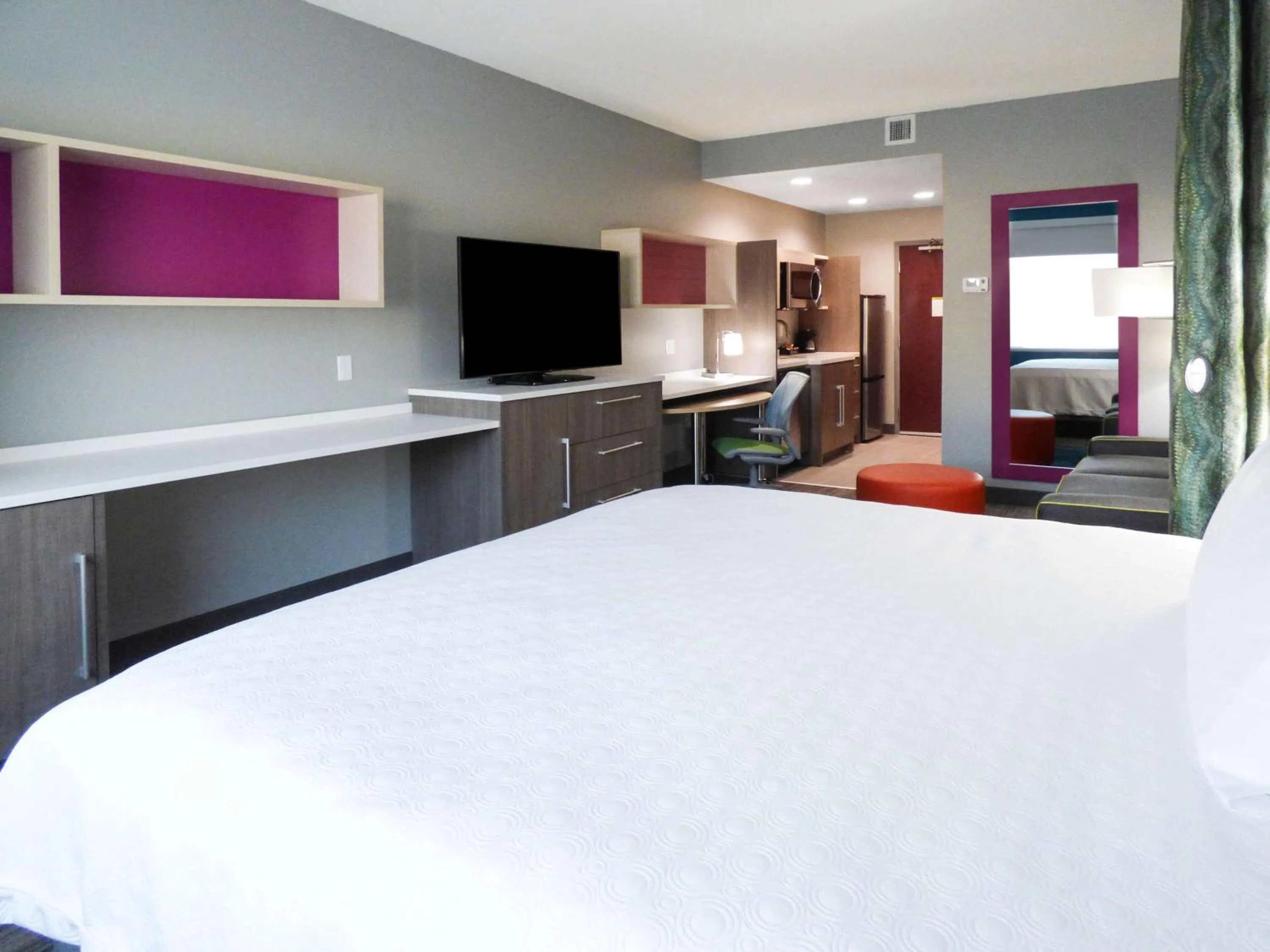 Bedroom, Bed in Home2 Suites By Hilton Pensacola I-10 Pine Forest