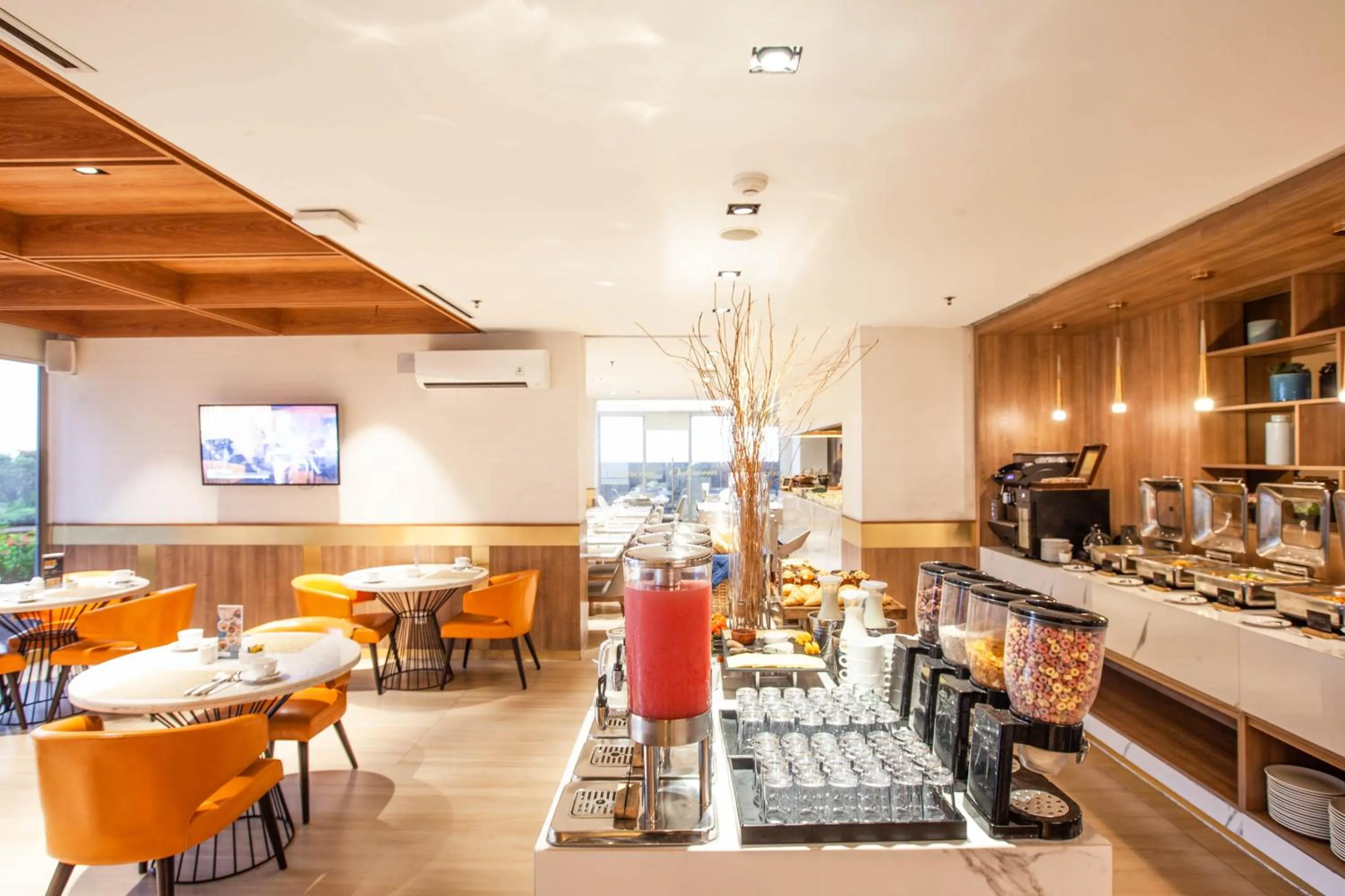 Restaurant/places to eat in Oakwood Apartments PIK Jakarta