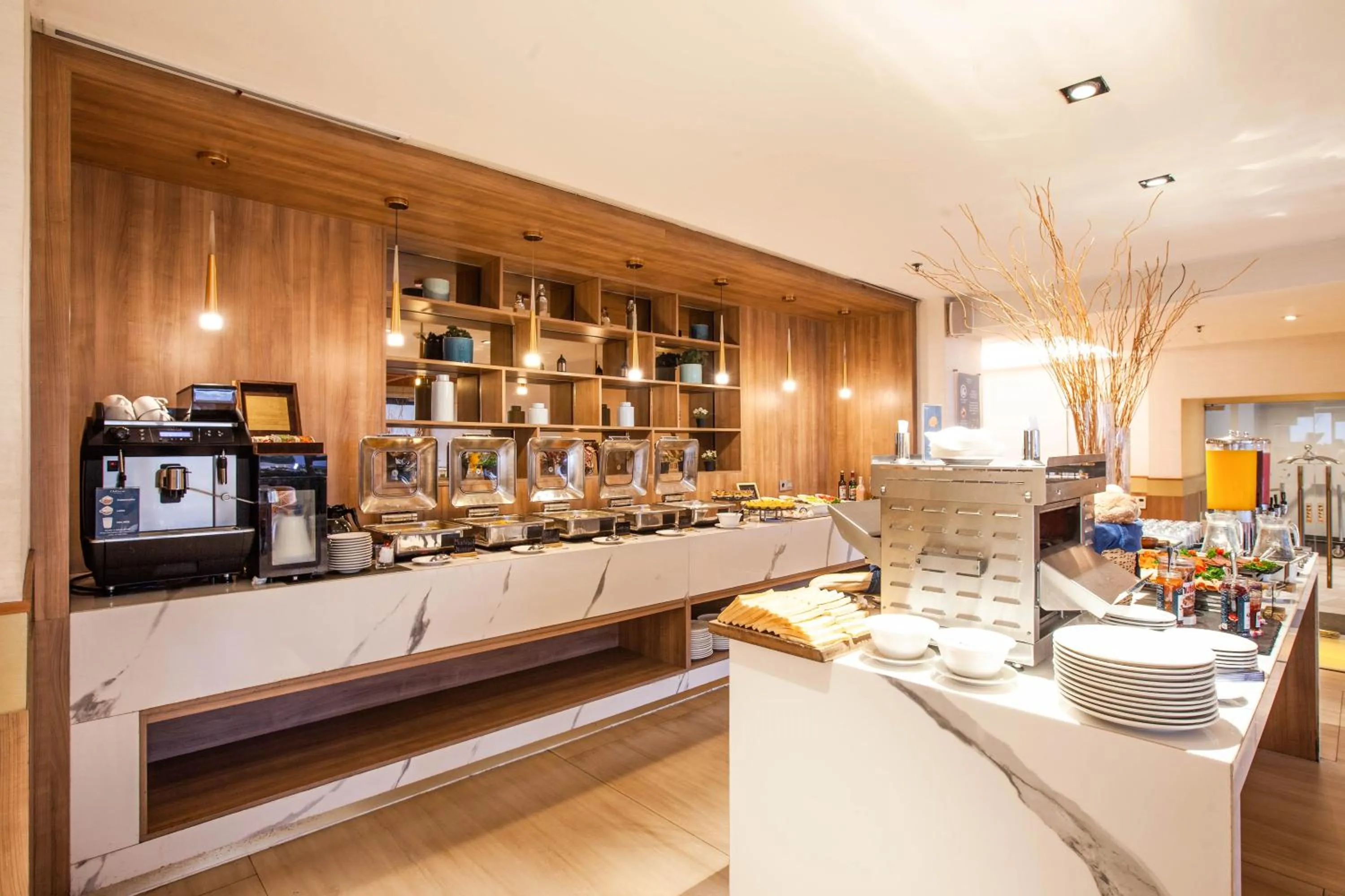 Restaurant/places to eat in Oakwood Apartments PIK Jakarta