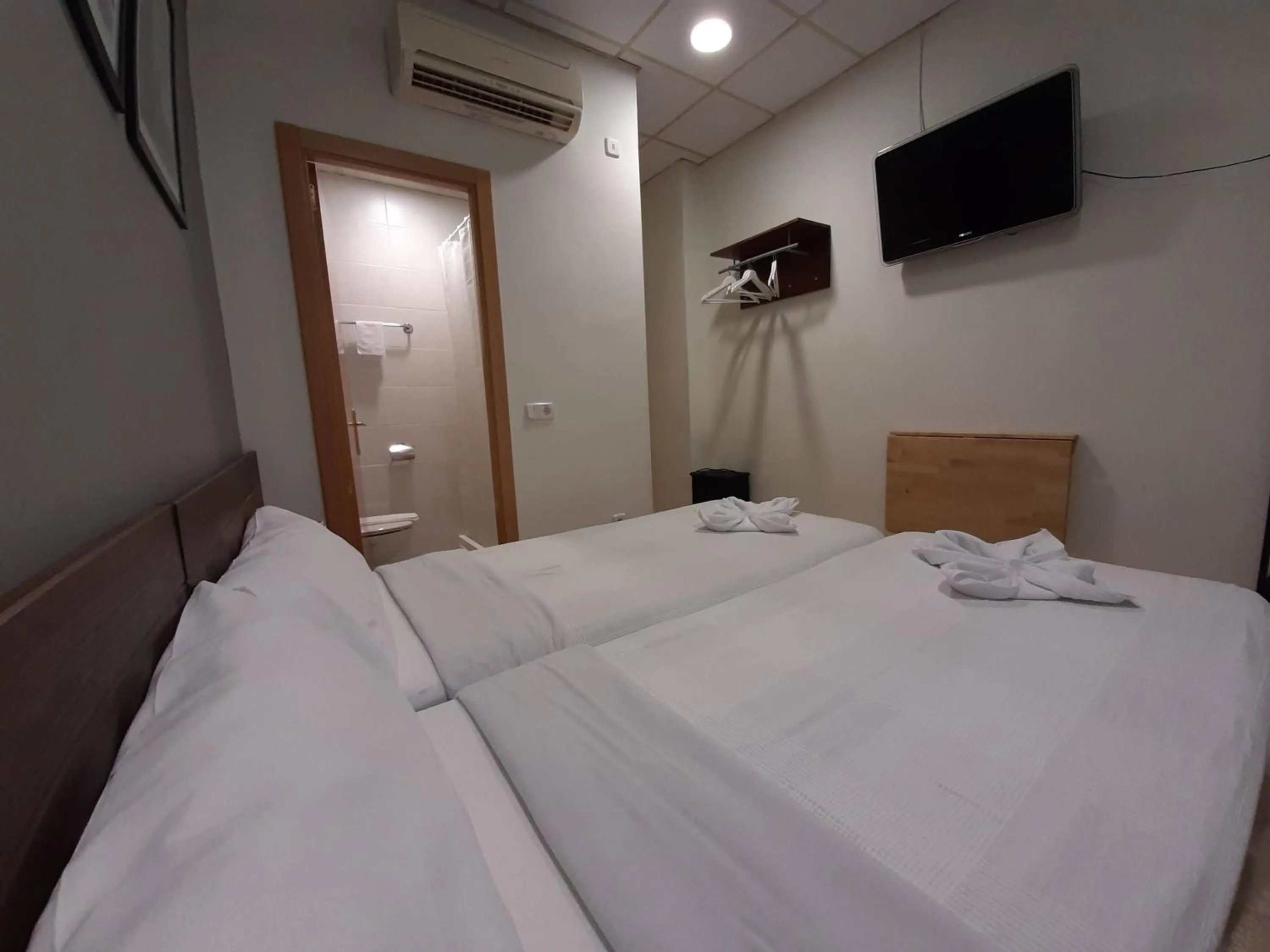 Photo of the whole room, Bed in CH Murallas II