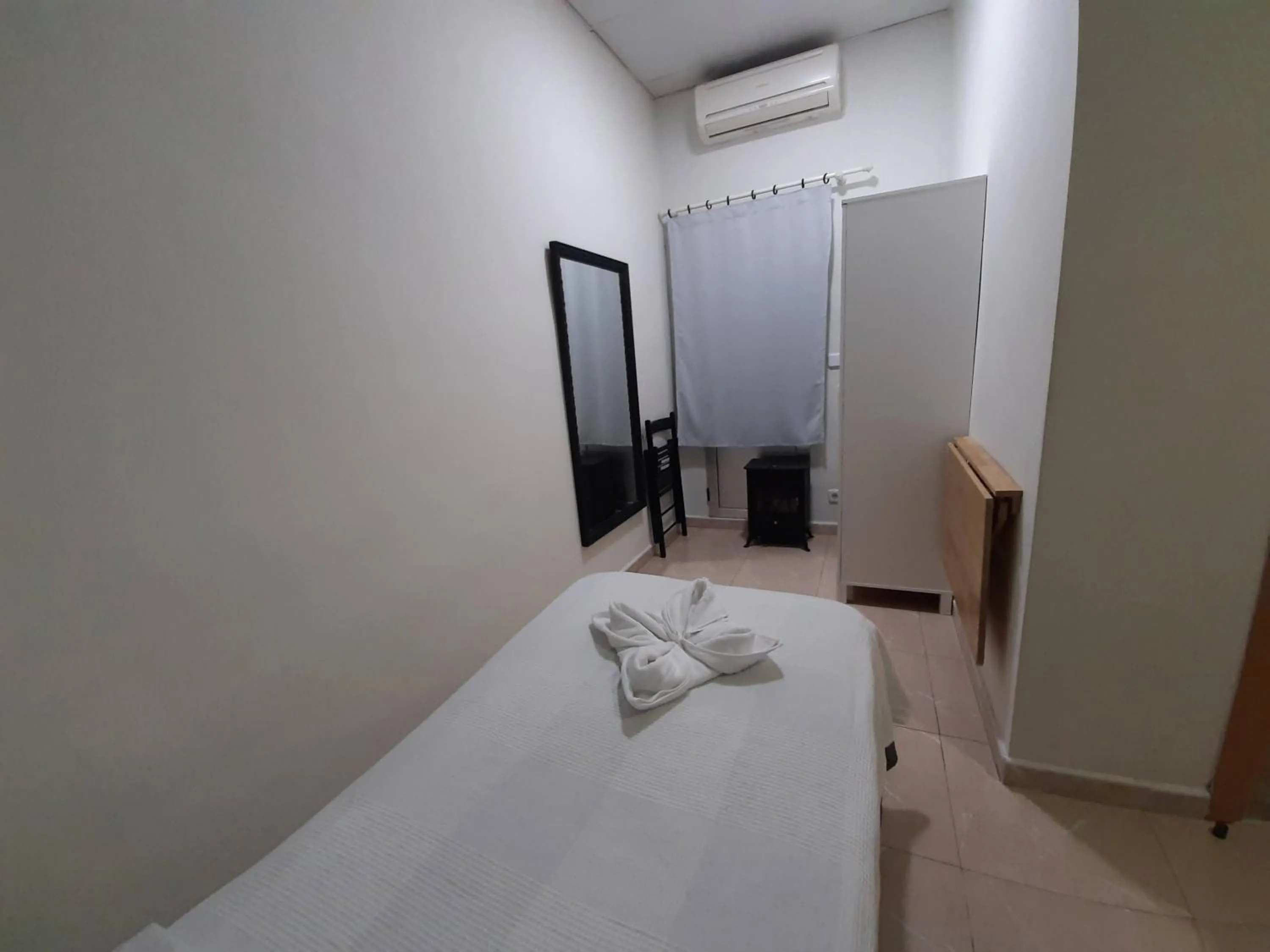 Photo of the whole room, Bed in CH Murallas II