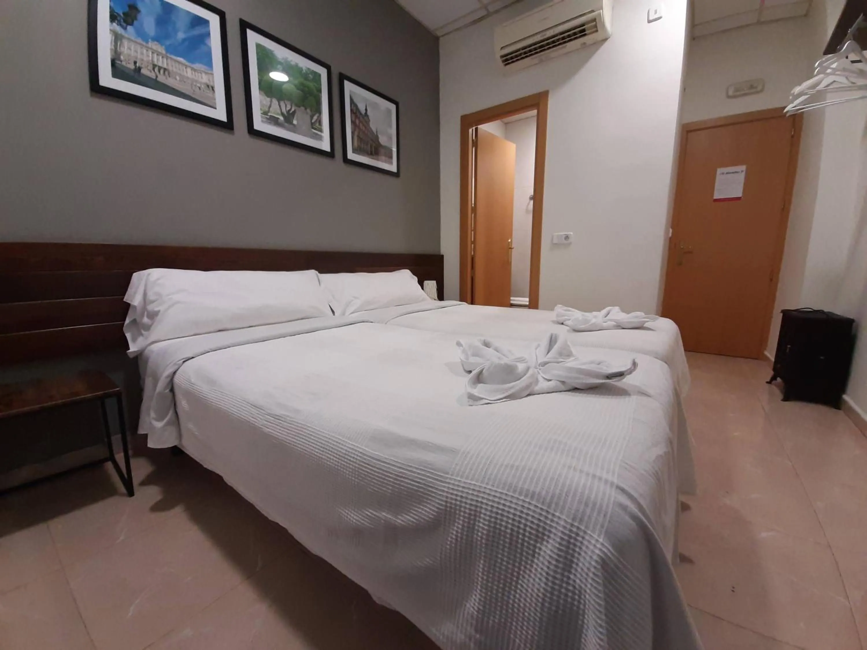 Photo of the whole room, Bed in CH Murallas II