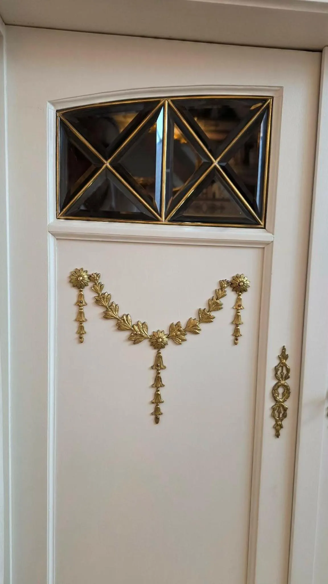 Decorative detail in Hôtel du Train