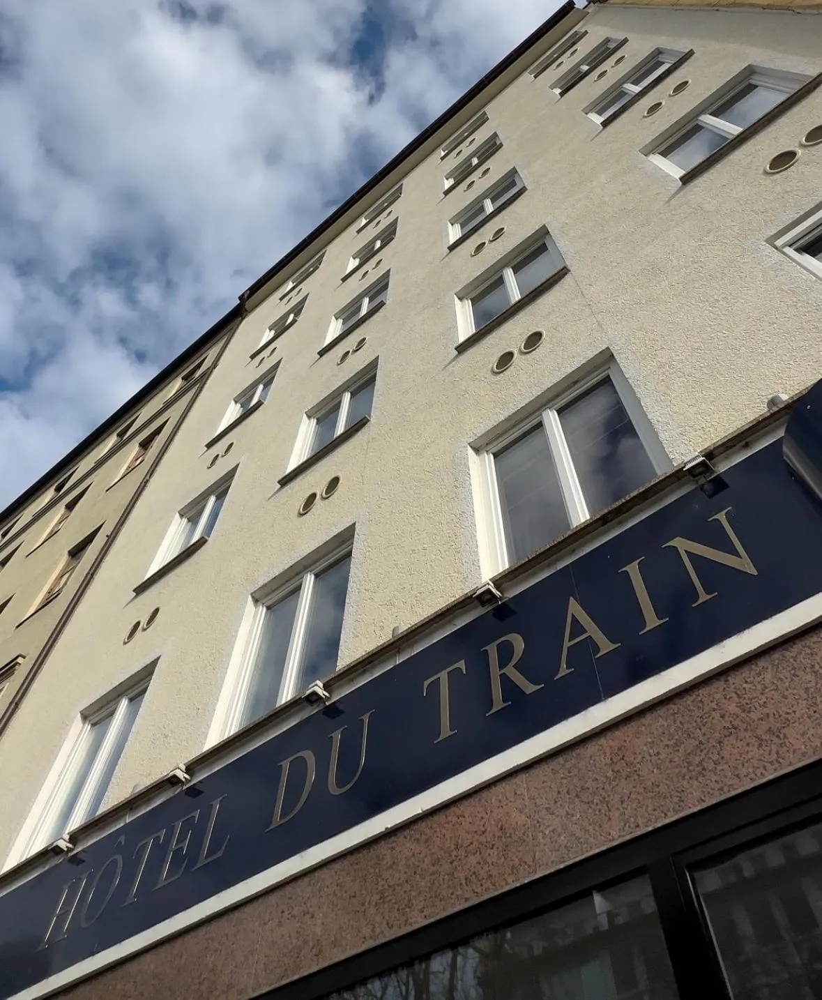 Property building in Hôtel du Train