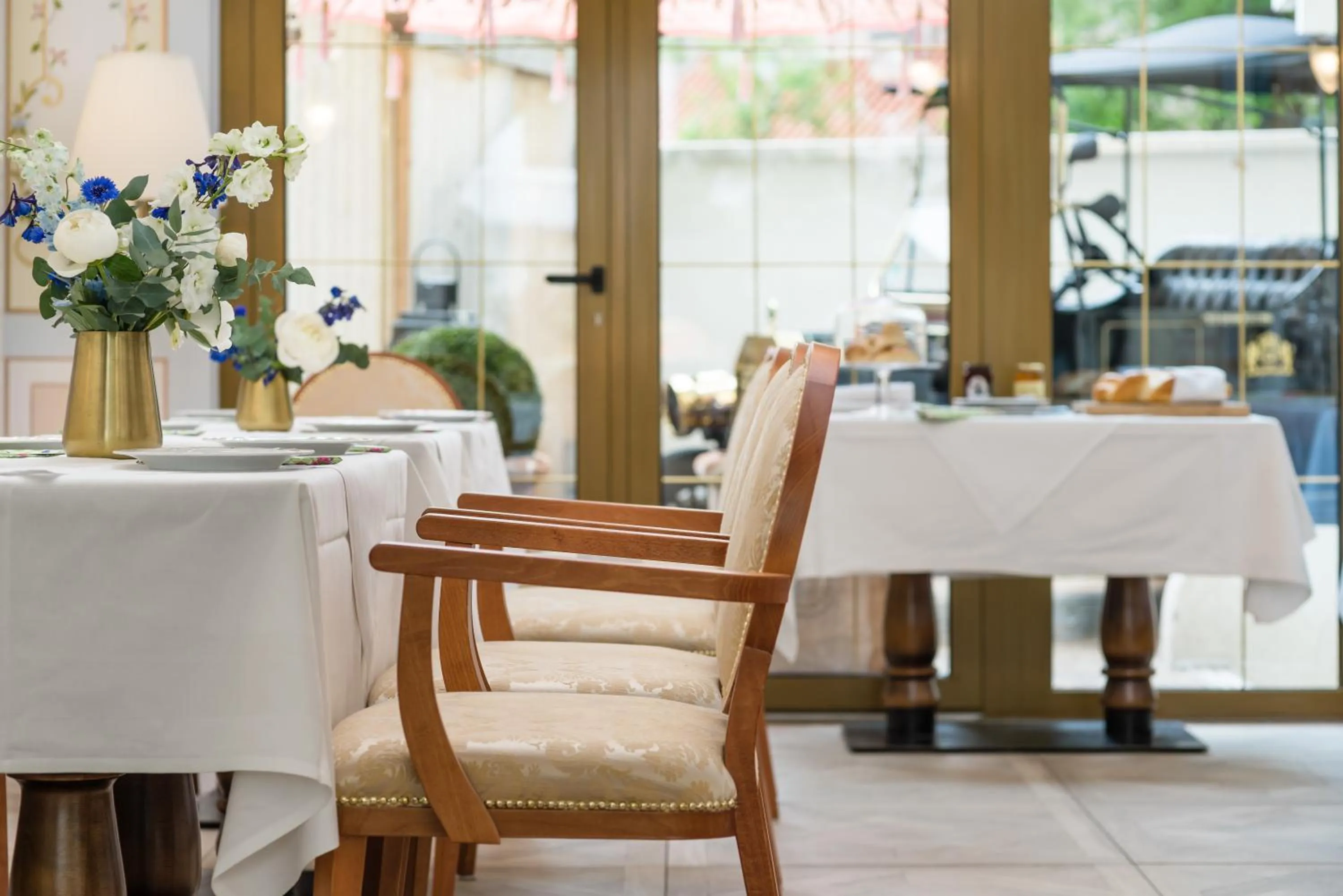 Continental breakfast in Hôtel du Train