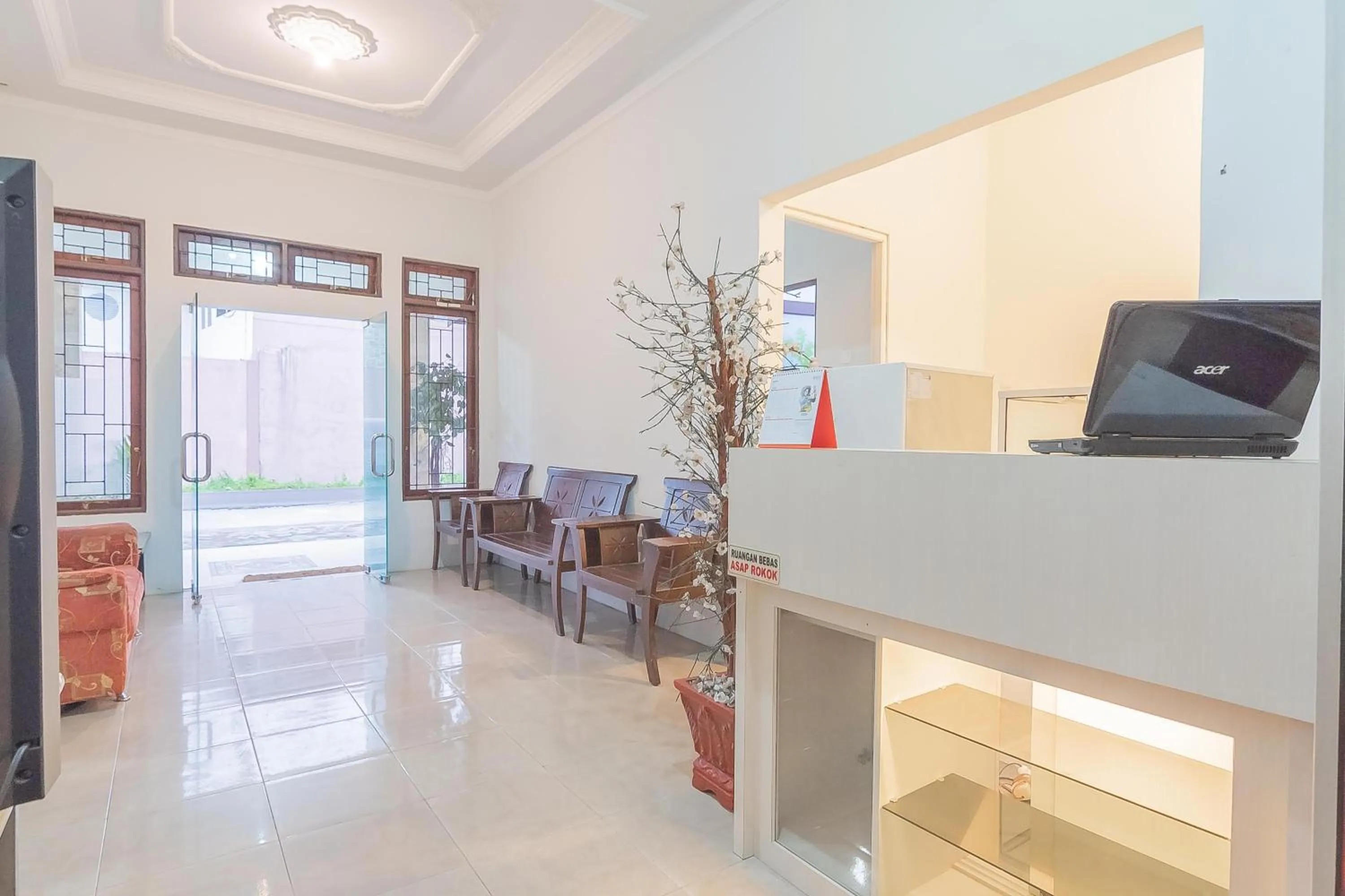 Lobby or reception in RedDoorz at Rajawali KM 5 Palangkaraya