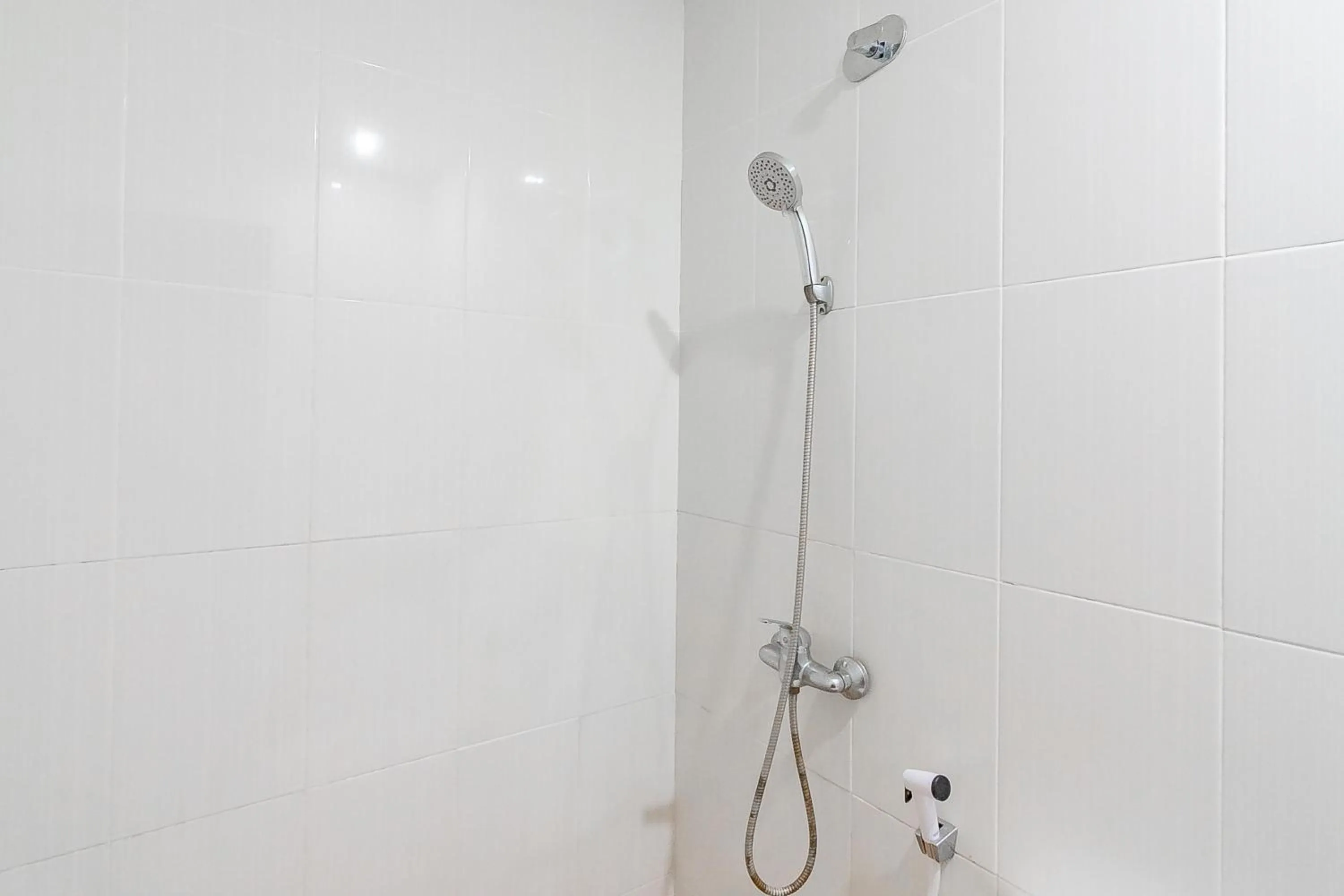 Bathroom in RedDoorz at Rajawali KM 5 Palangkaraya