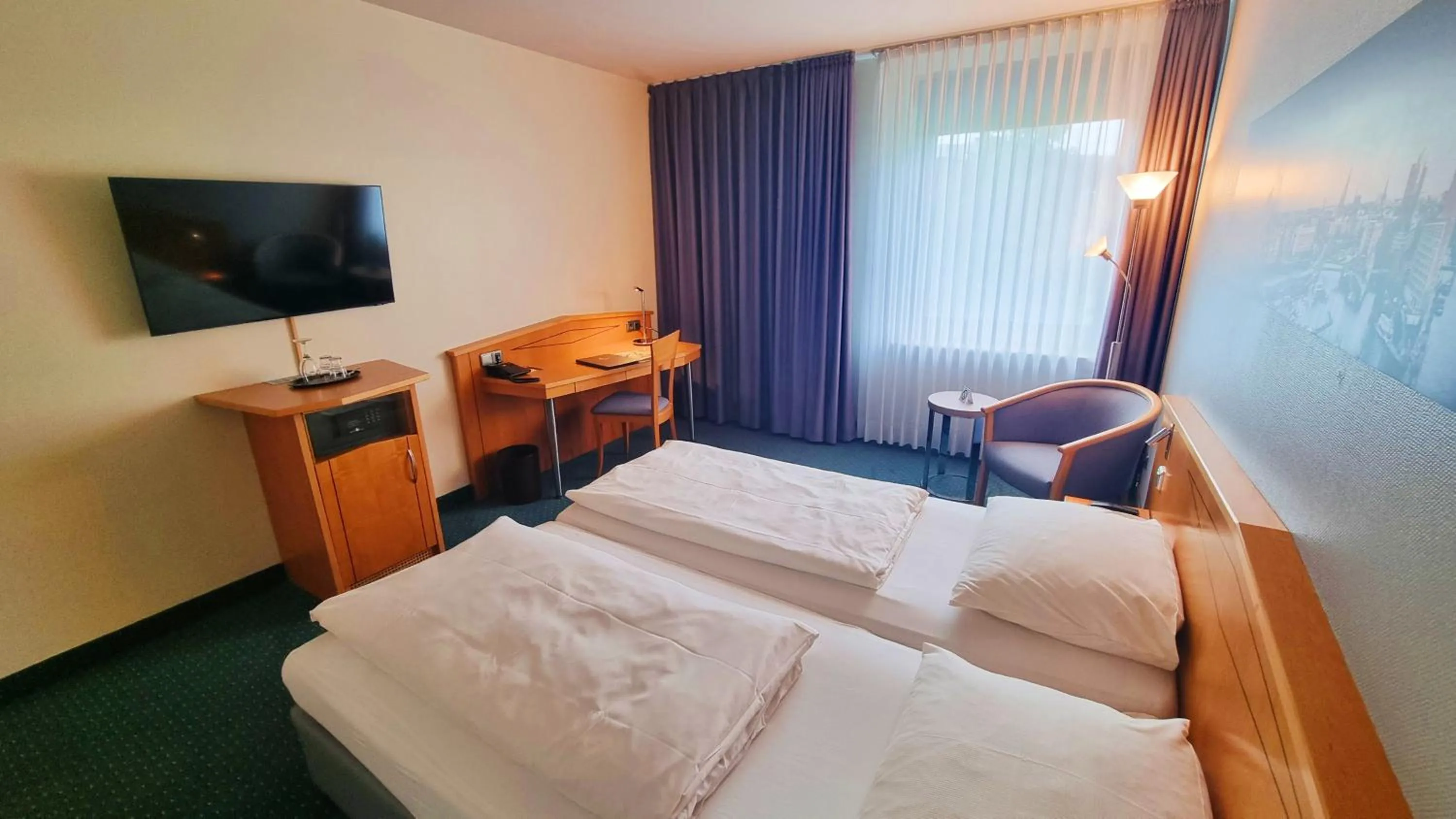 Photo of the whole room, Bed in Hotel Panorama Hamburg-Harburg