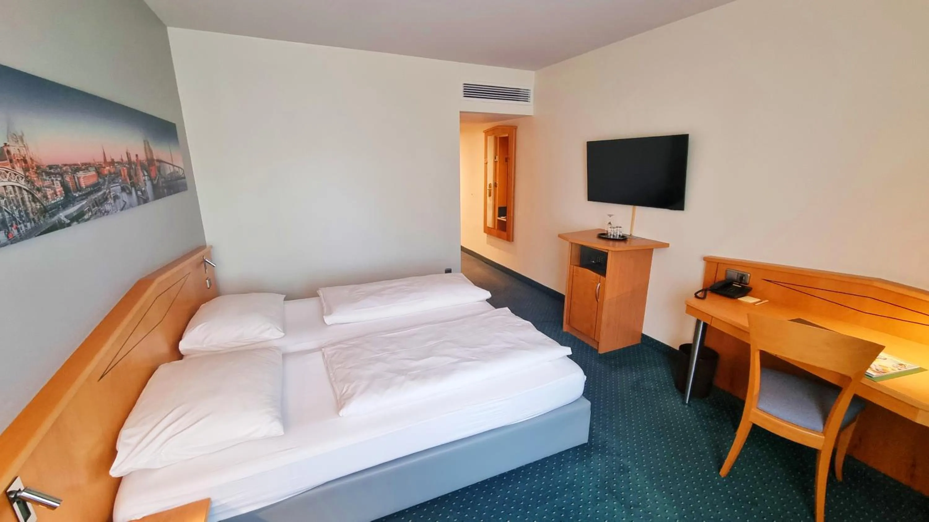 Photo of the whole room, Bed in Hotel Panorama Hamburg-Harburg