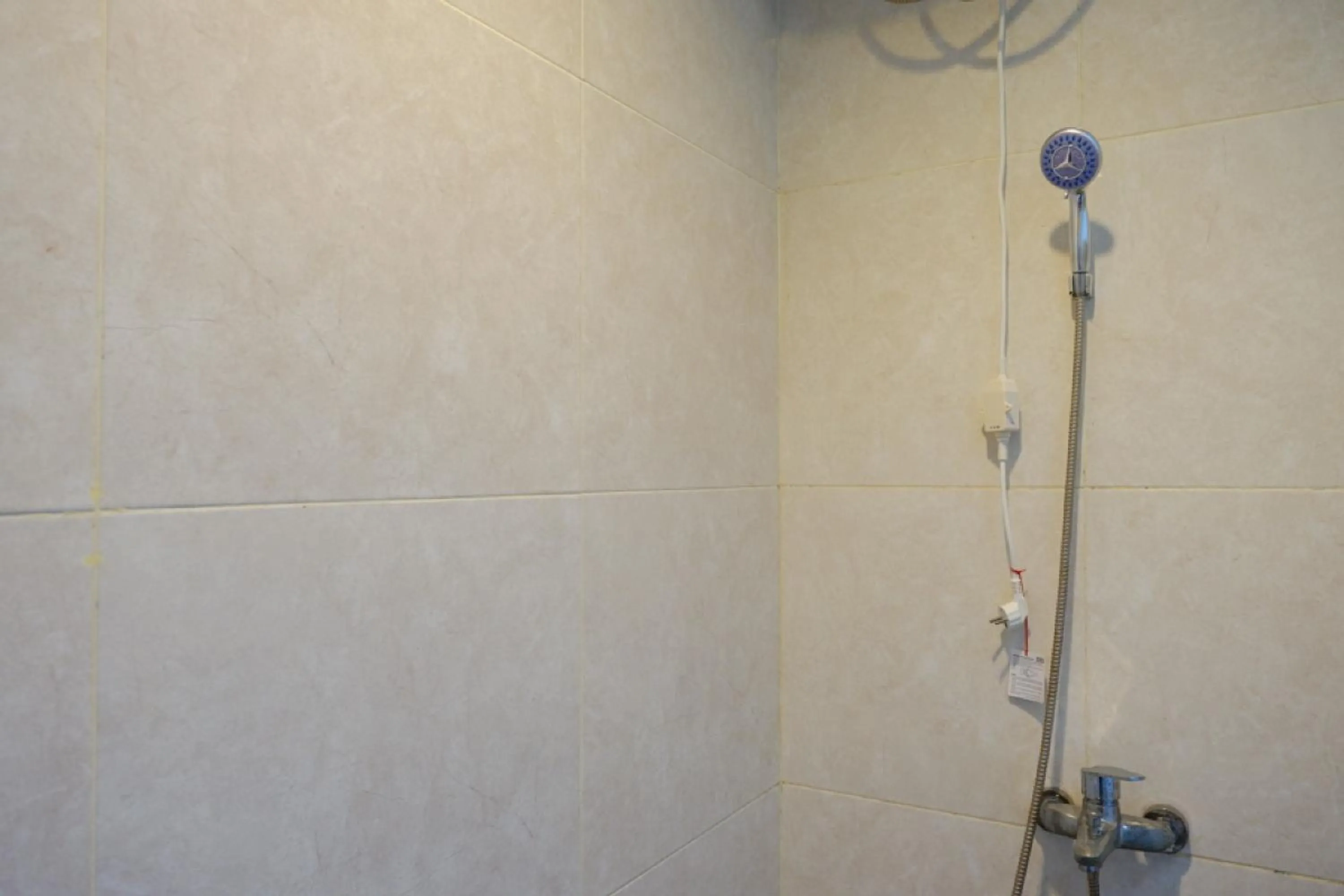 Bathroom in RedDoorz @ Jalan Kartini Semarang