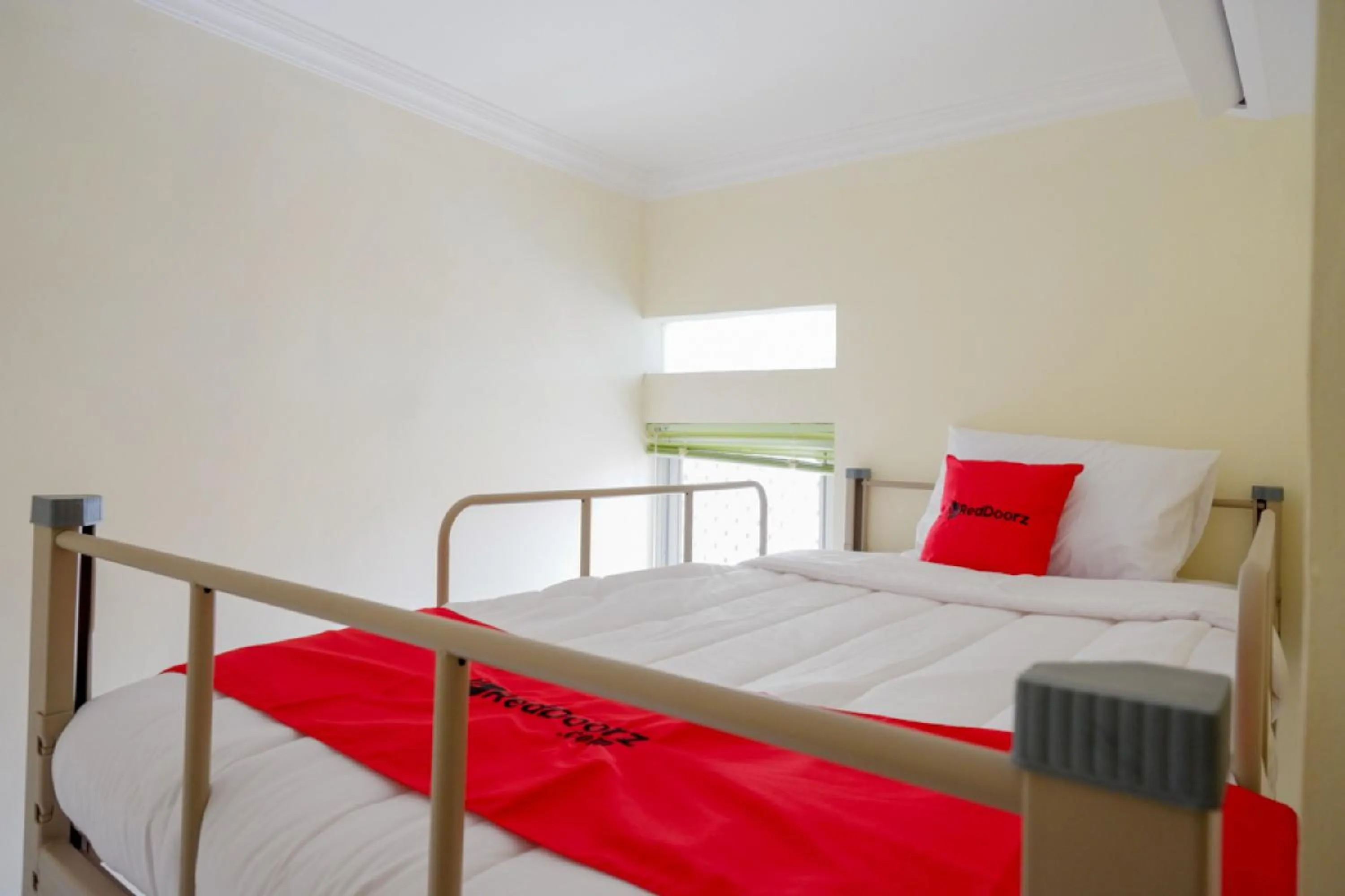 Bedroom, Bed in RedDoorz Hostel near Kota Lama Semarang