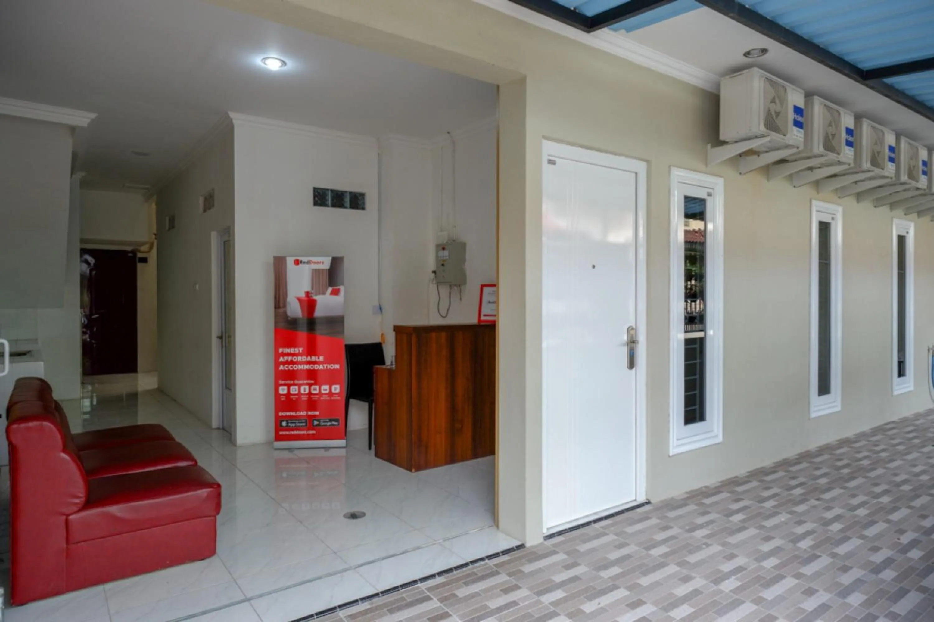 Lobby or reception in RedDoorz Hostel near Kota Lama Semarang