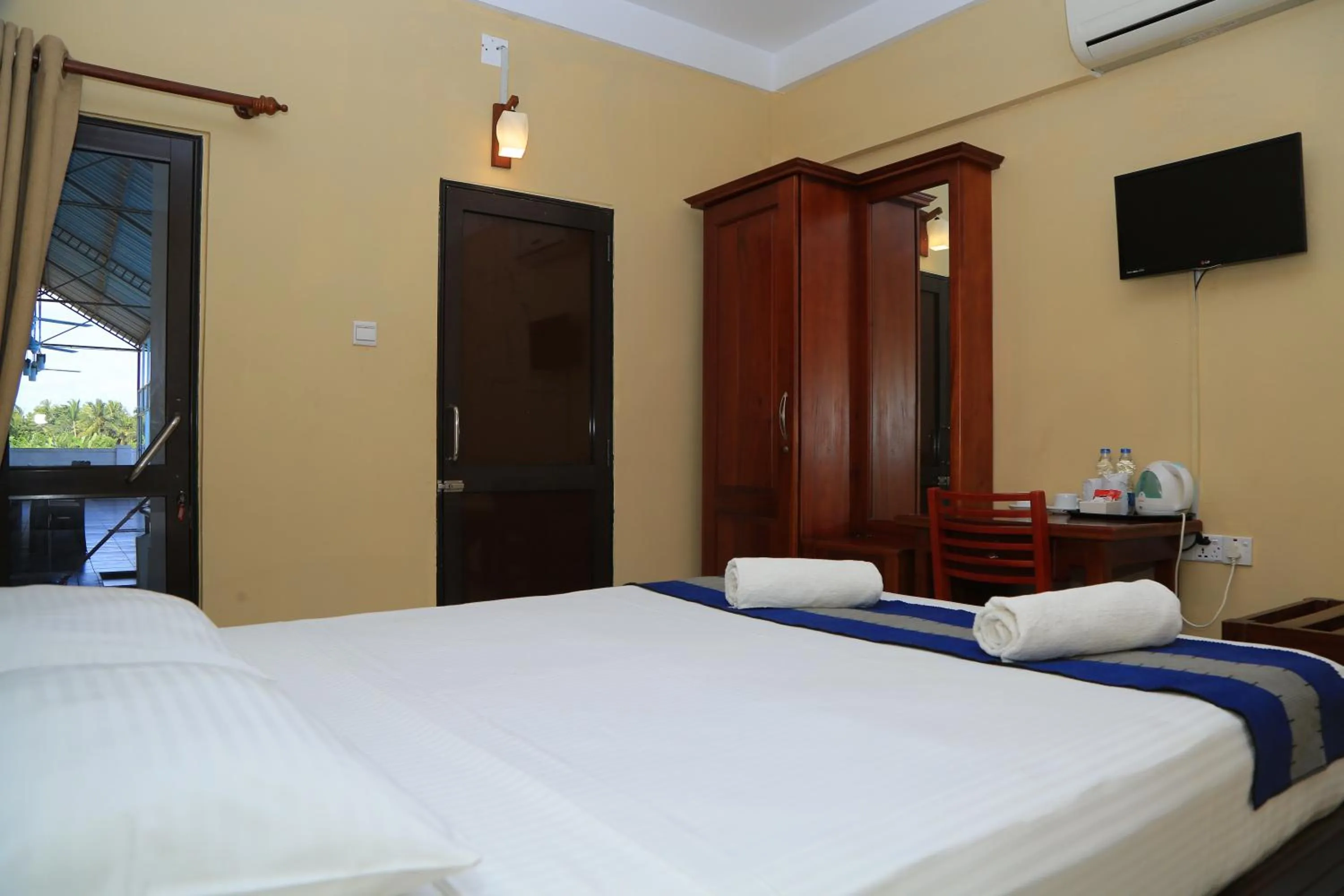 Bed in PJ Hotels Jaffna