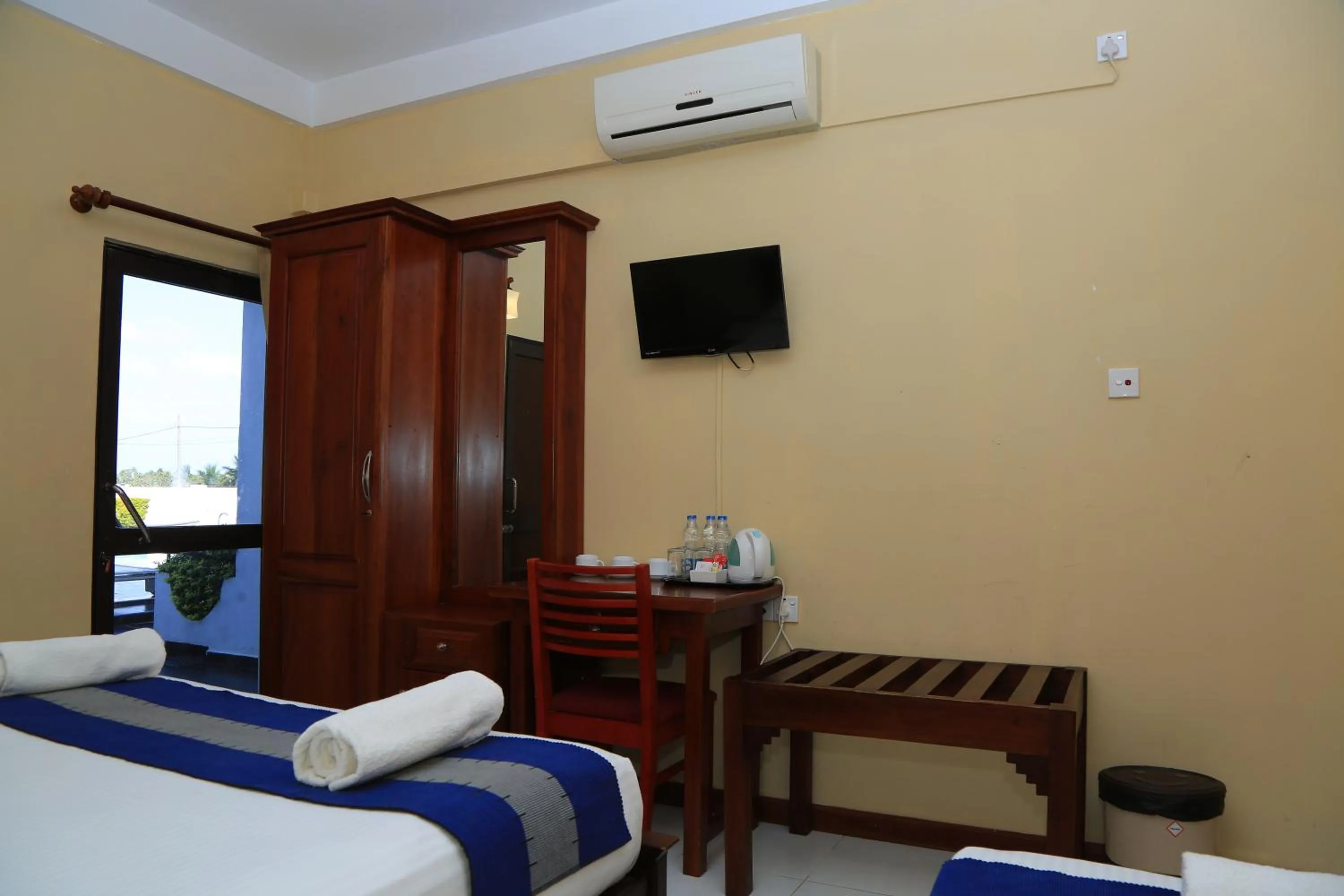 Bed in PJ Hotels Jaffna