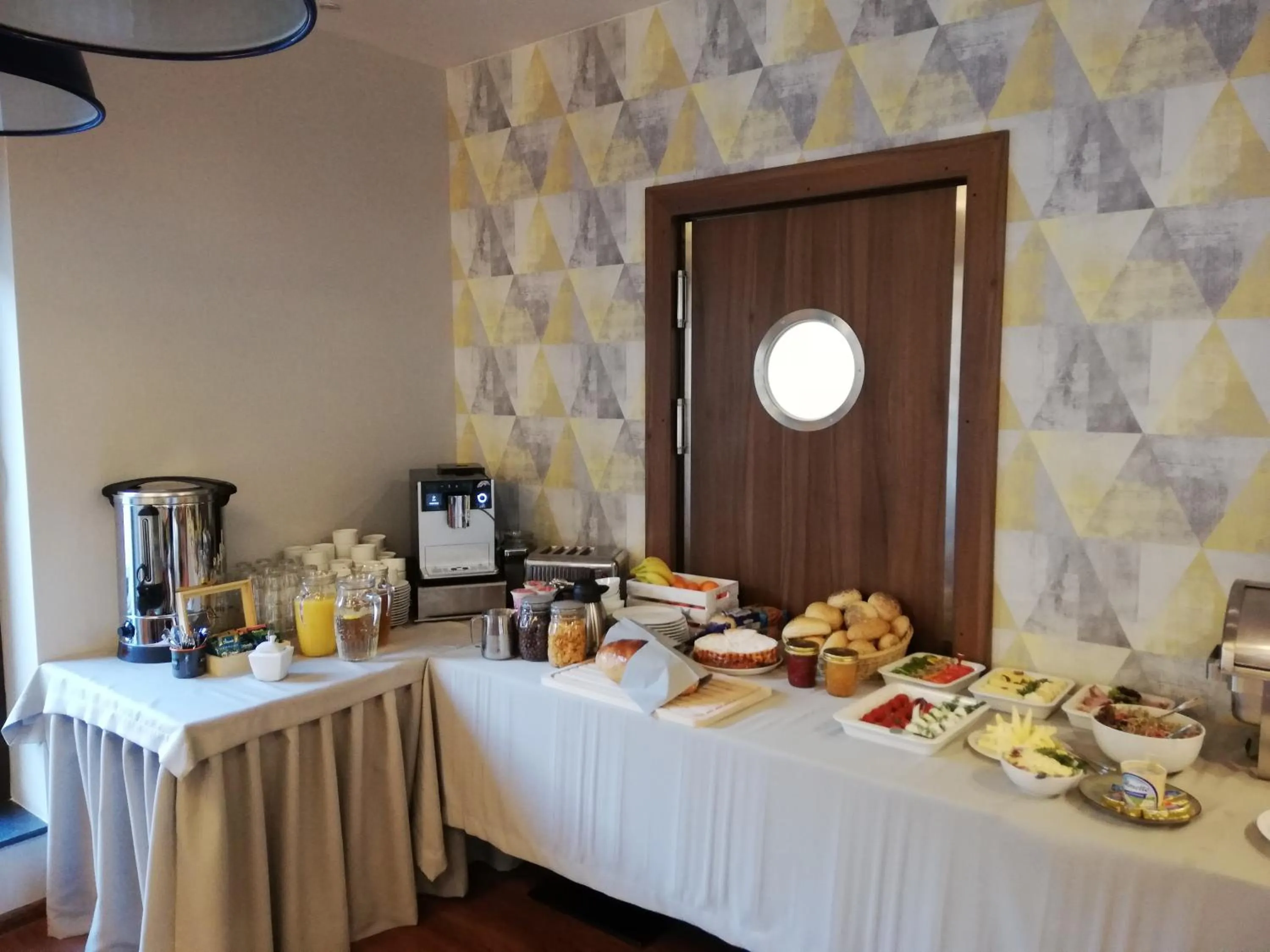 Breakfast in Gucio - pokoje z restauracją Szczyrk