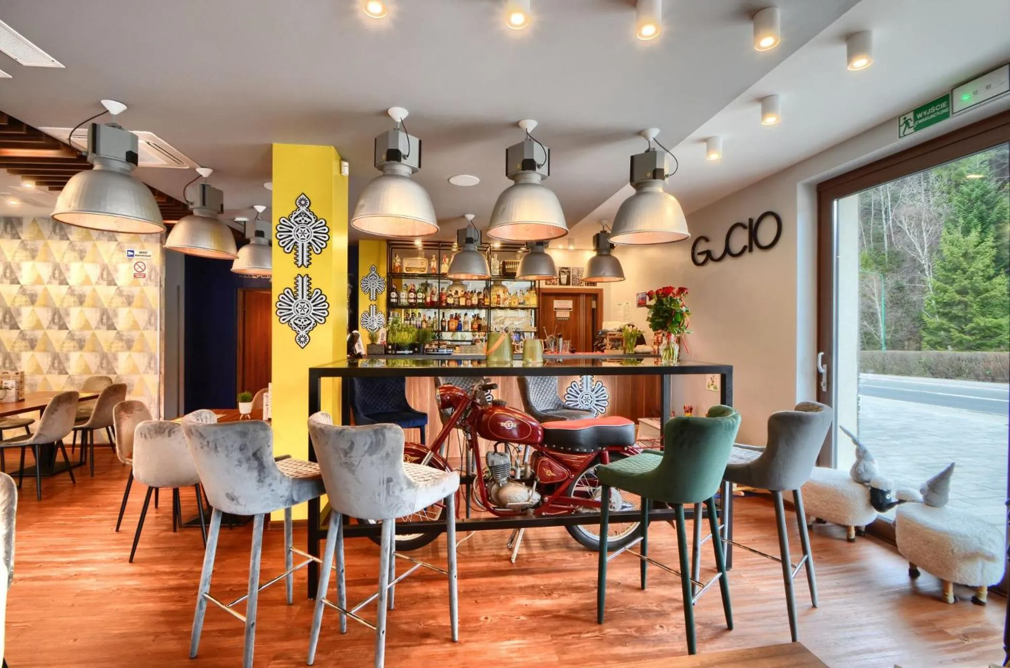 Lounge or bar in Gucio - pokoje z restauracją Szczyrk