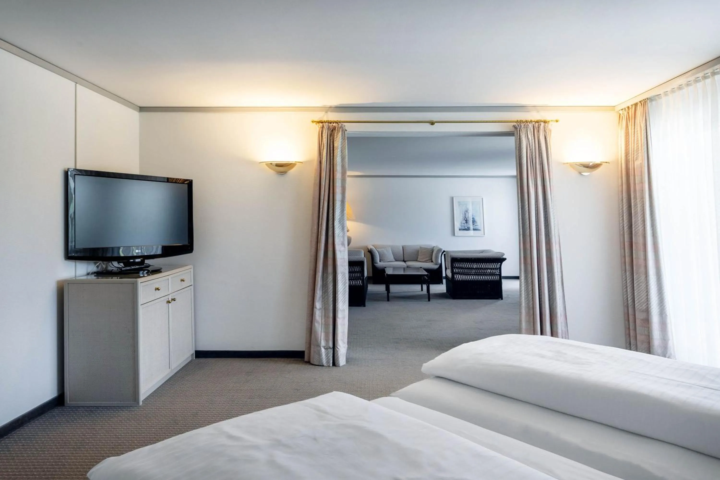 TV and multimedia, Bed in Seminaris Hotel Bad Boll