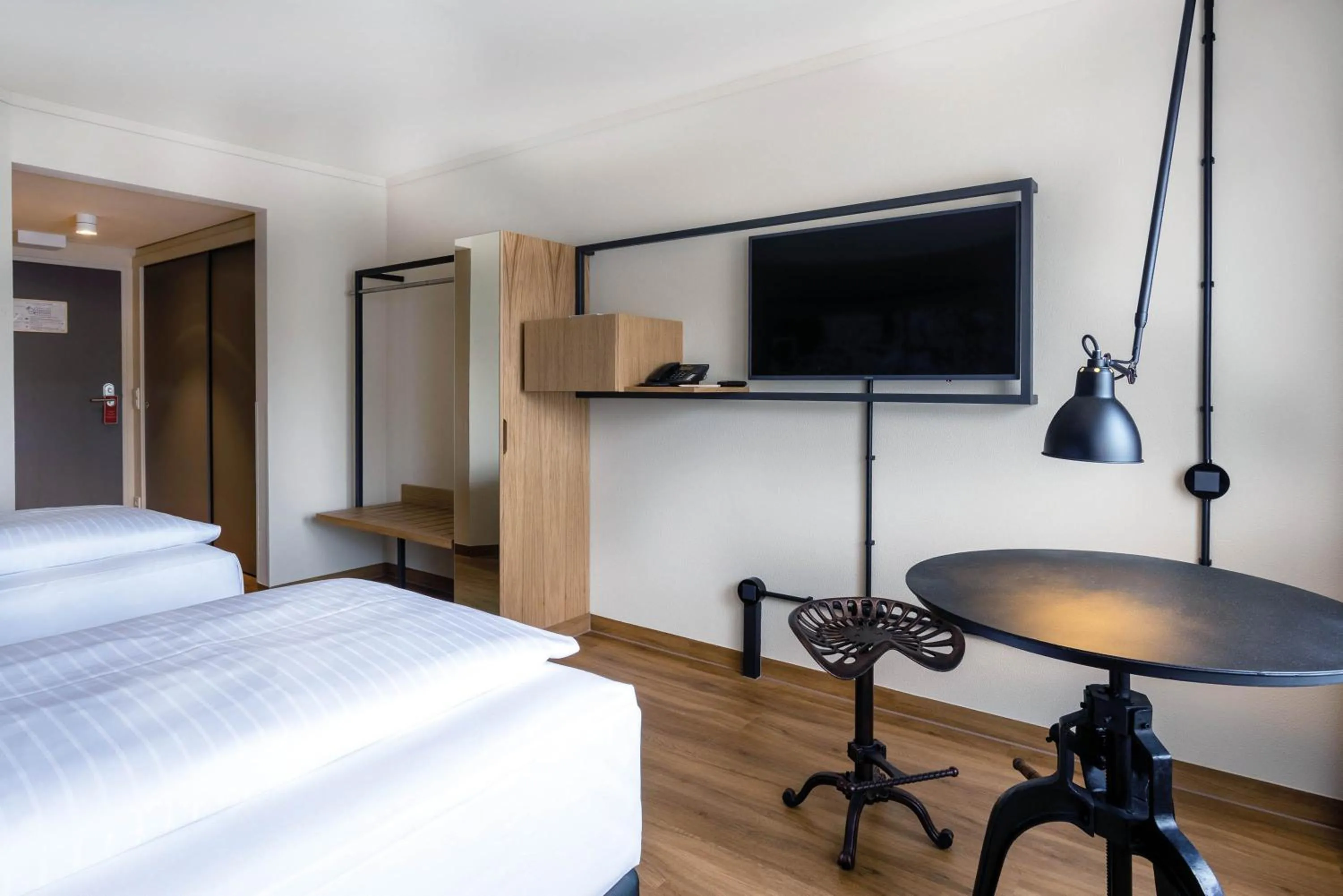 TV and multimedia, Bed in Seminaris Hotel Bad Boll