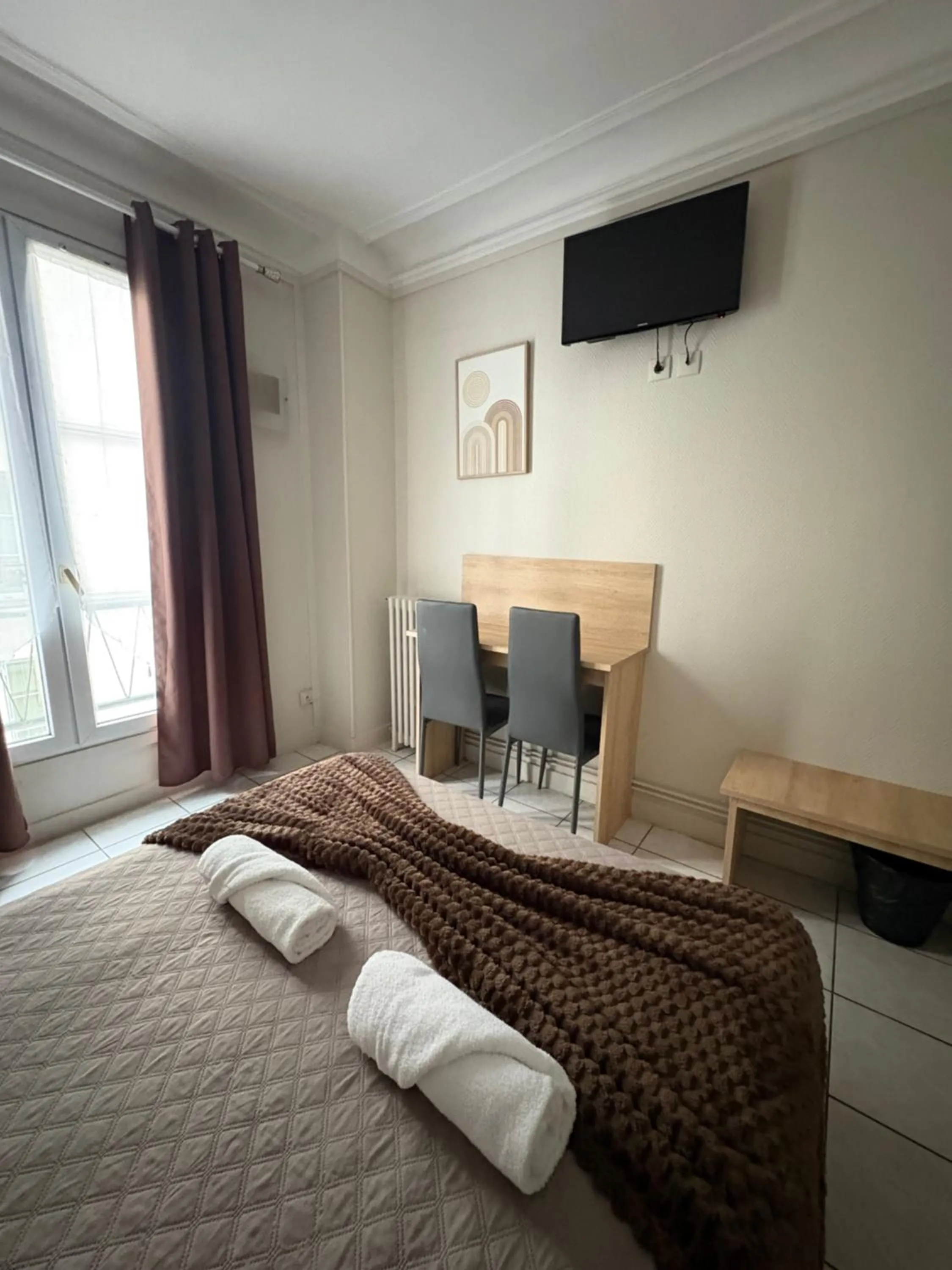 Bed in HOTEL DU MONT LOUIS