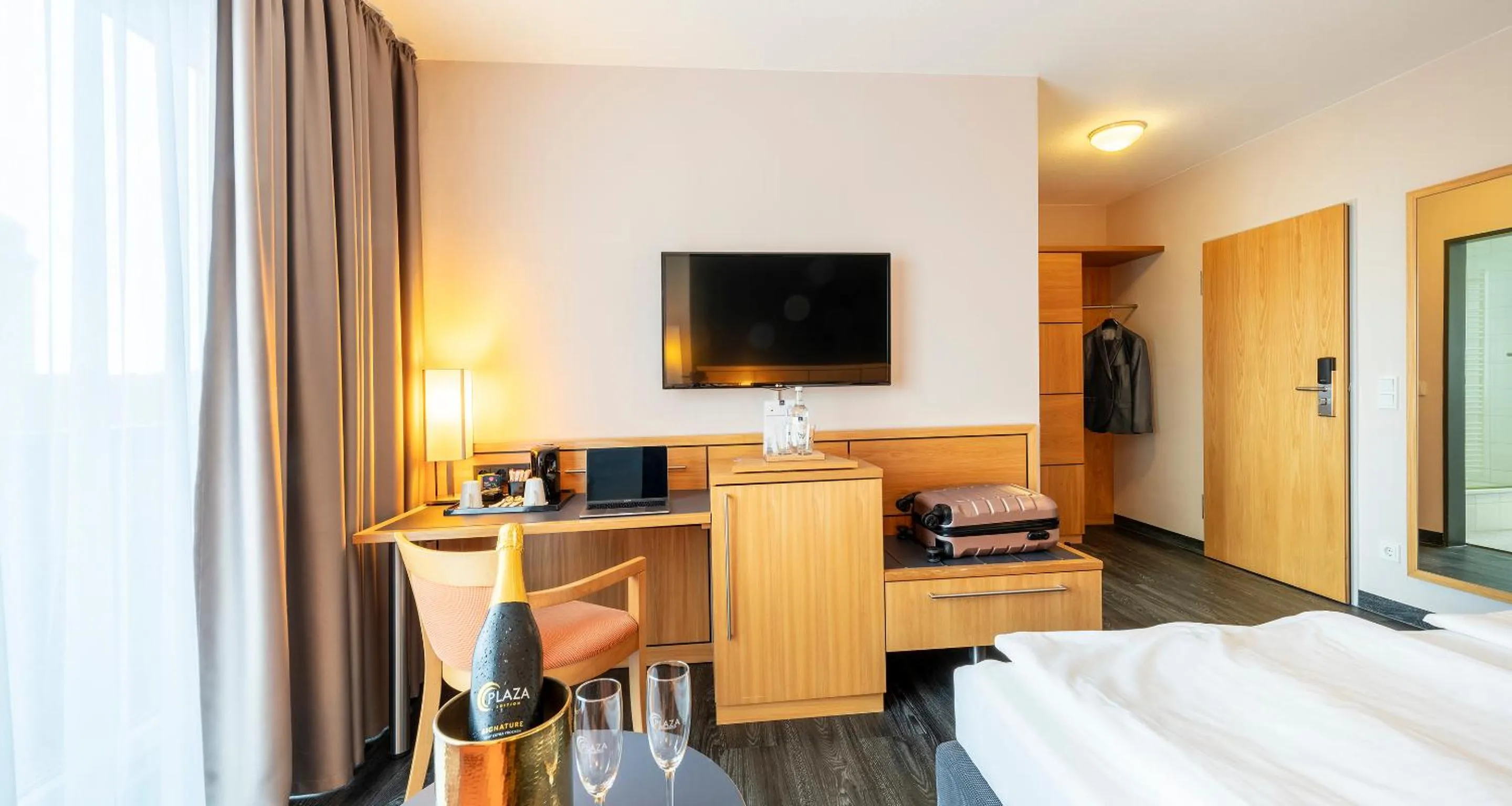 TV and multimedia, Bed in PLAZA INN Heidehof