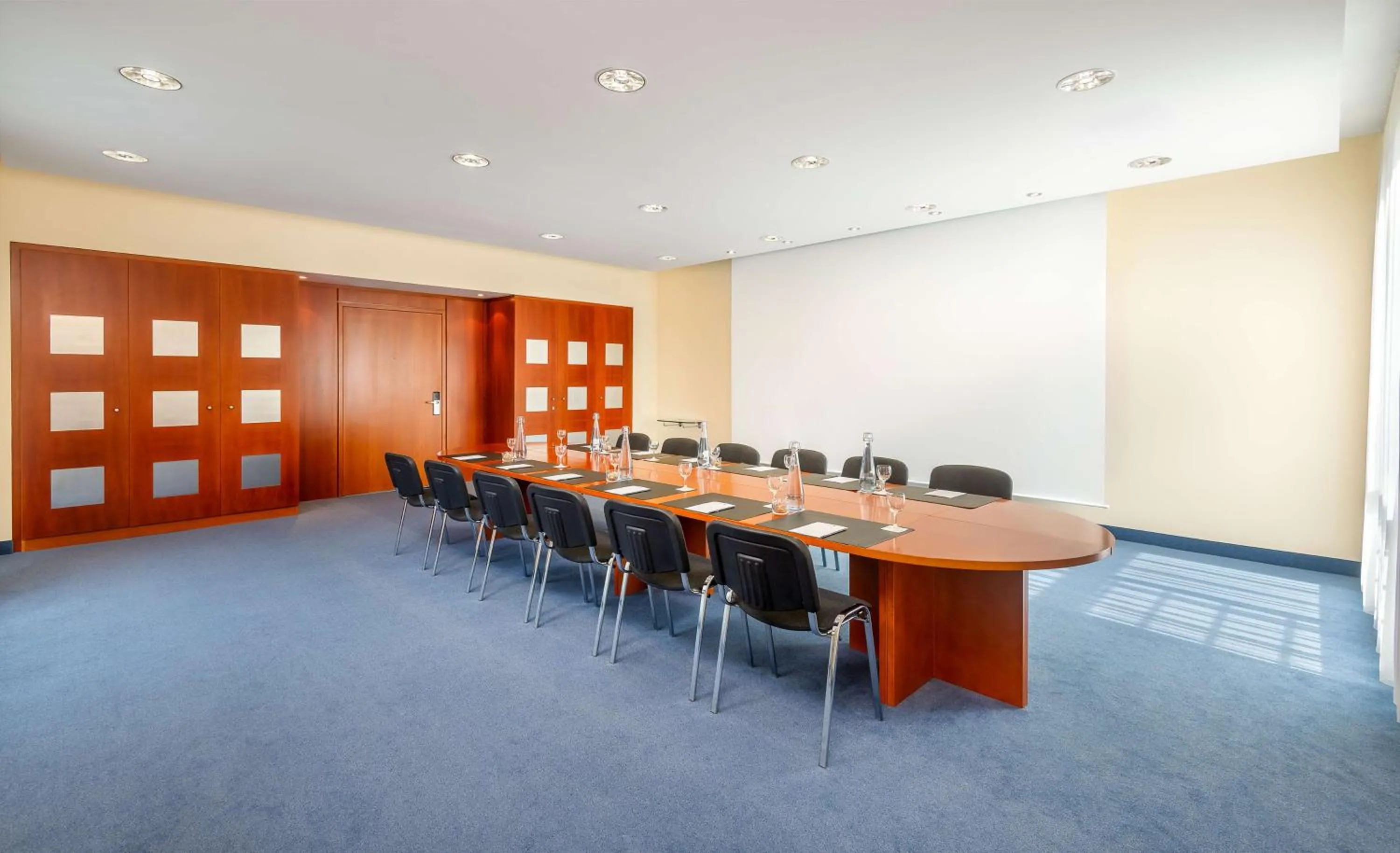 Meeting/conference room in Radisson Blu Fürst Leopold Hotel