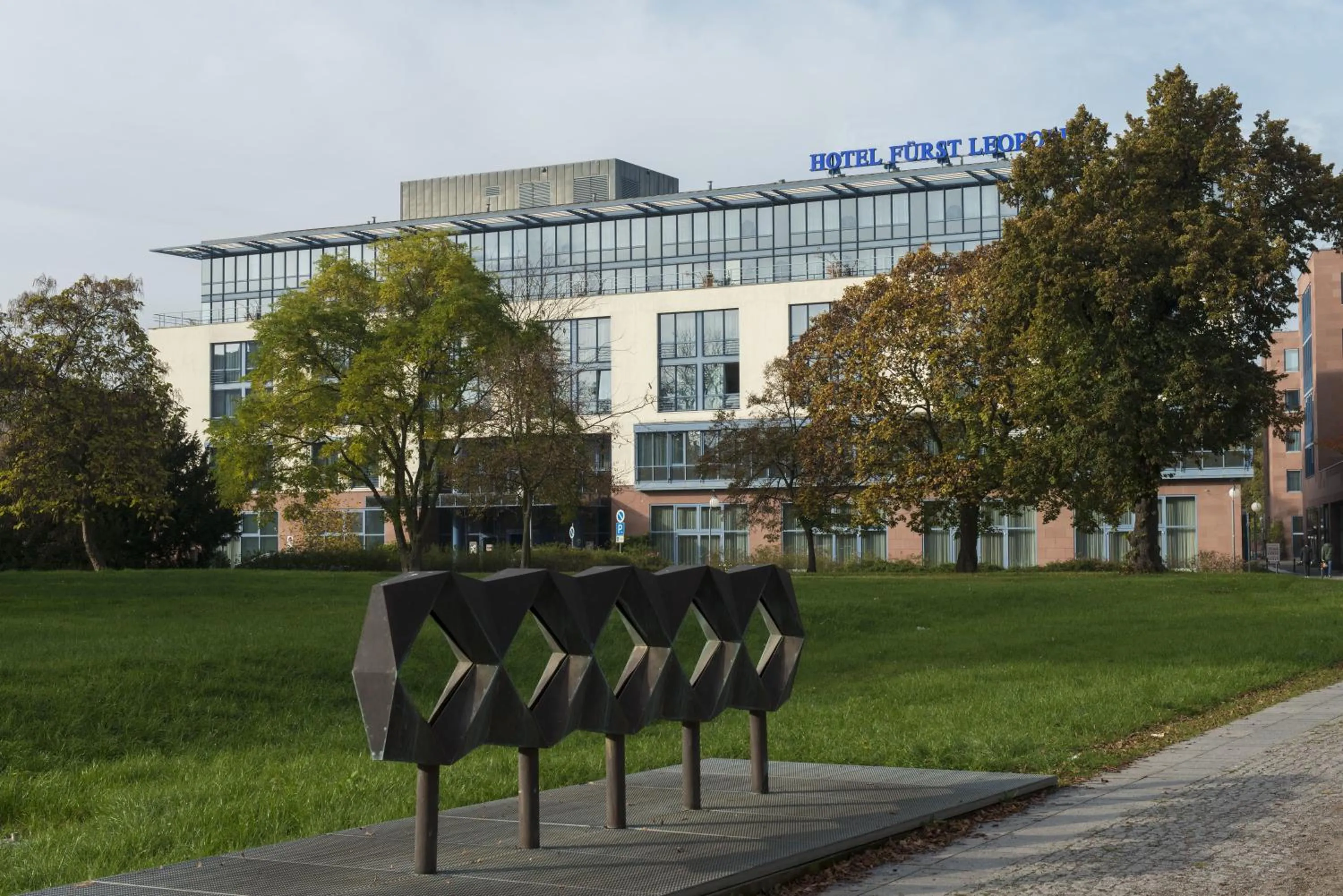 Facade/entrance in Radisson Blu Fürst Leopold Hotel