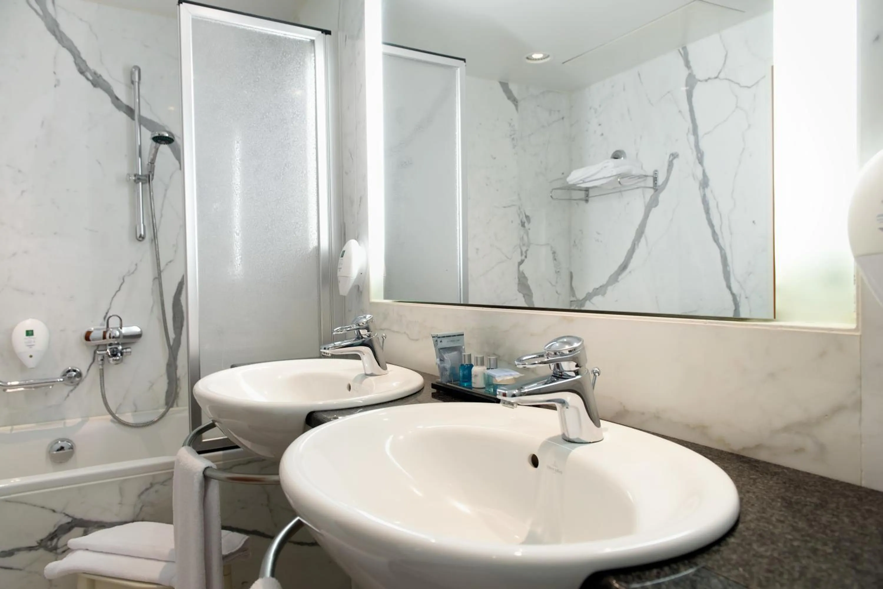 Bathroom in Radisson Blu Fürst Leopold Hotel