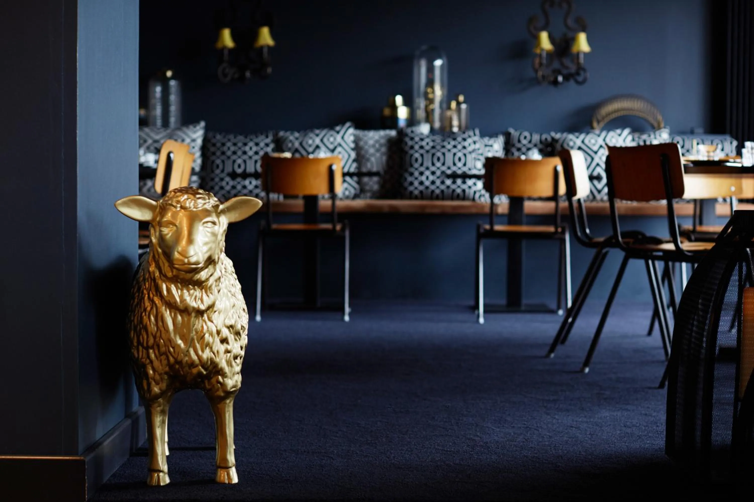 Restaurant/places to eat in Hotel Friends