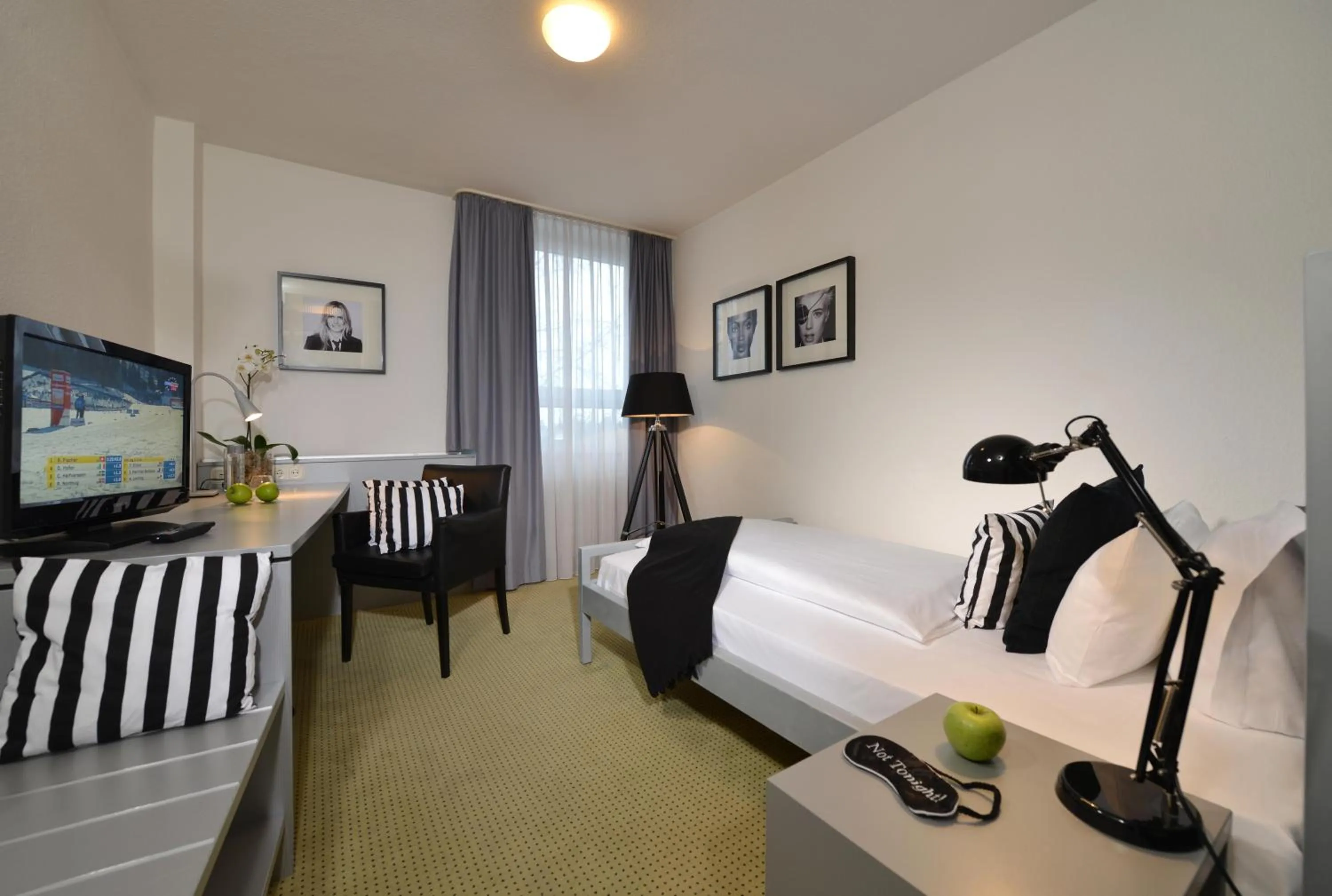 Photo of the whole room in Hotel Friends