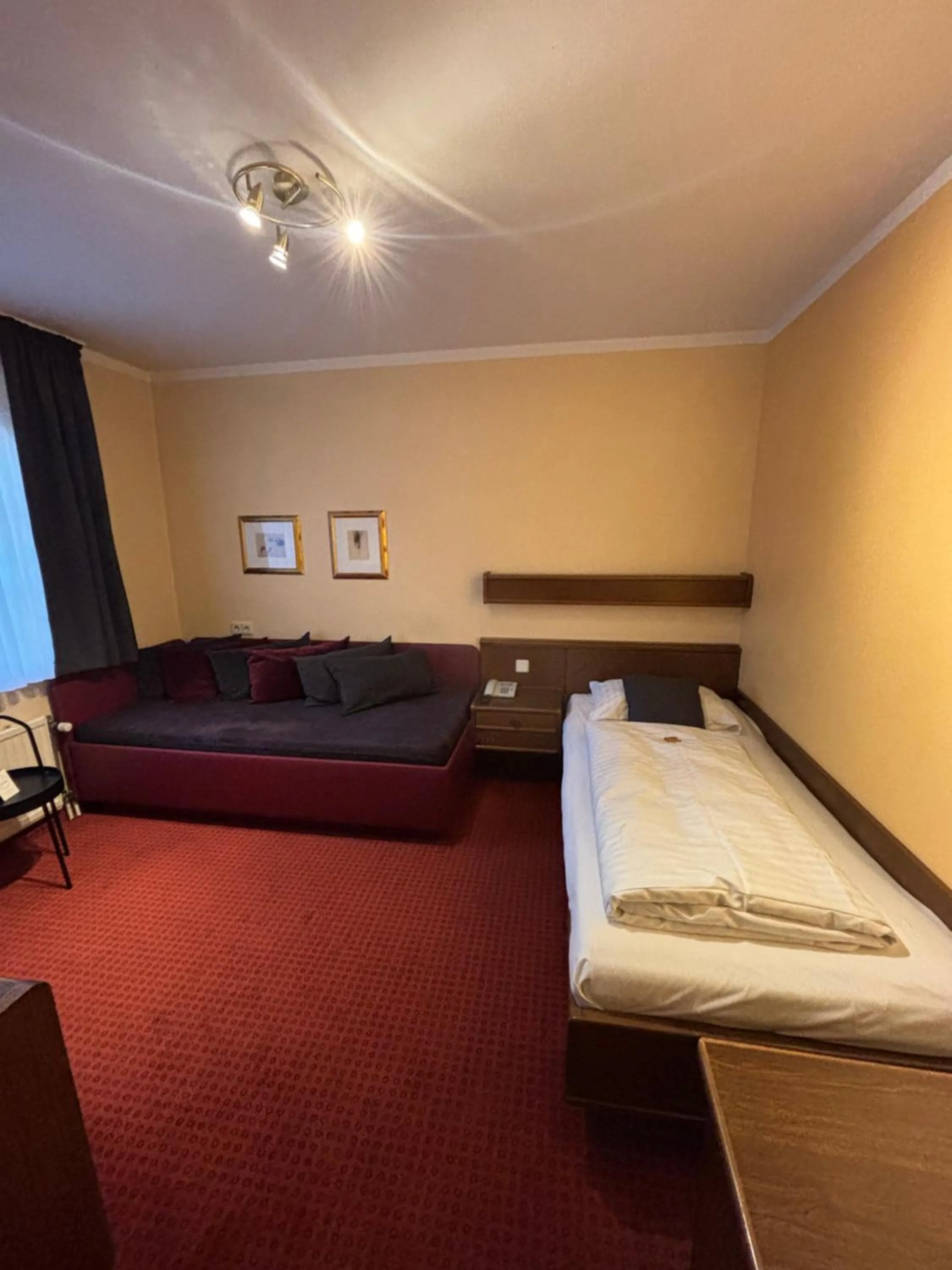 Bed in Hotel Pontivy