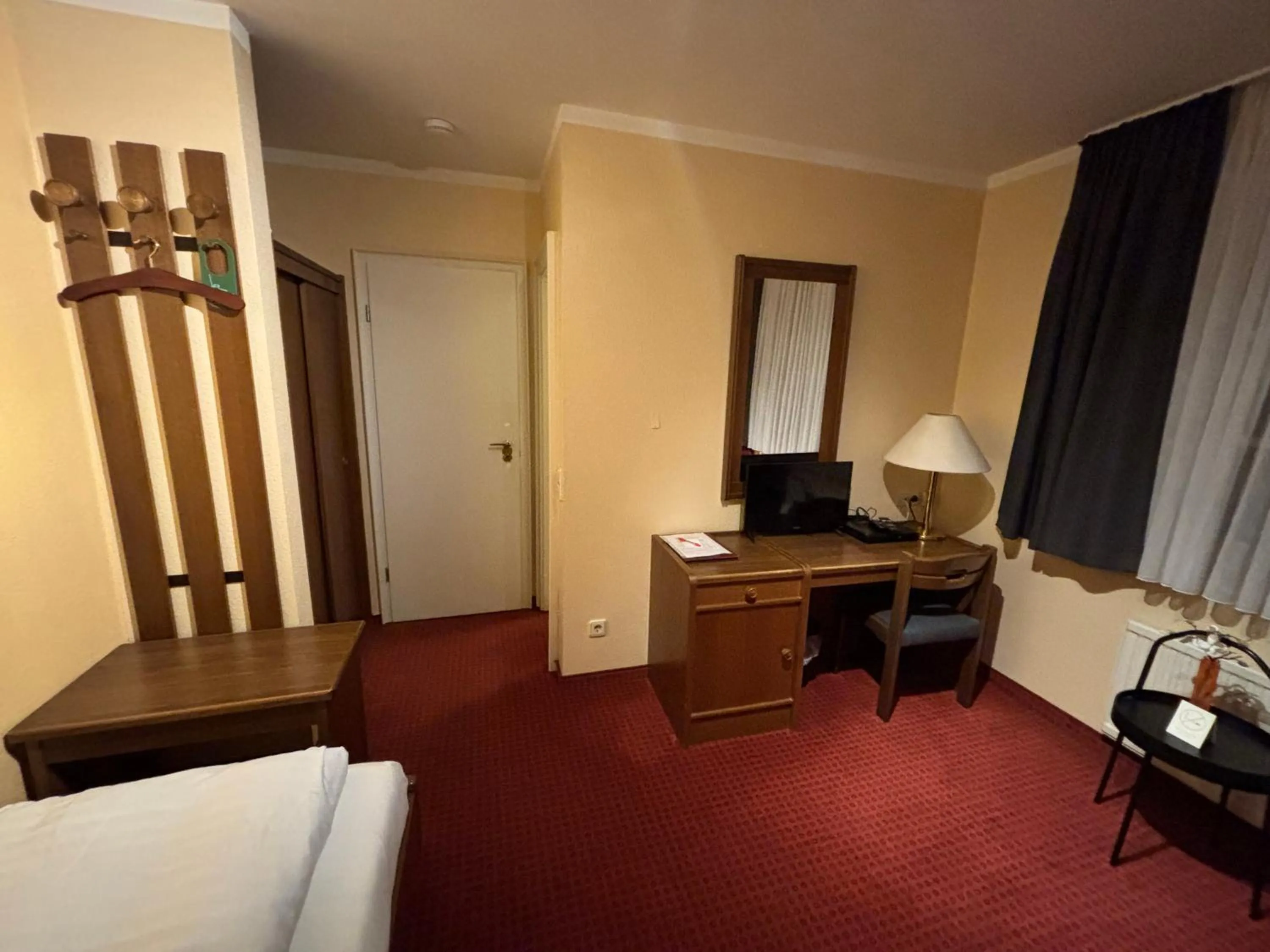 TV and multimedia, Bed in Hotel Pontivy