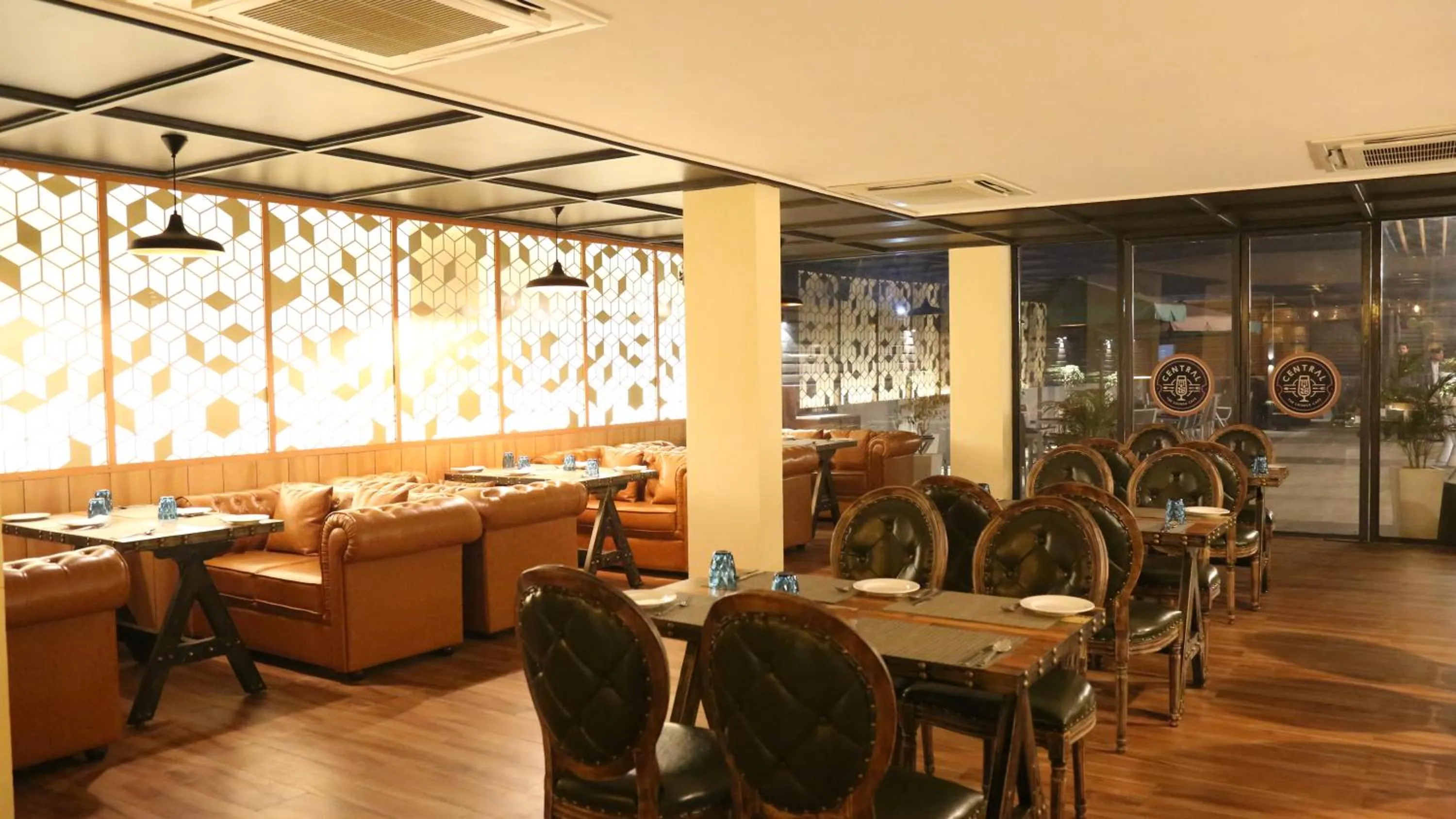 Restaurant/places to eat in HOTEL V