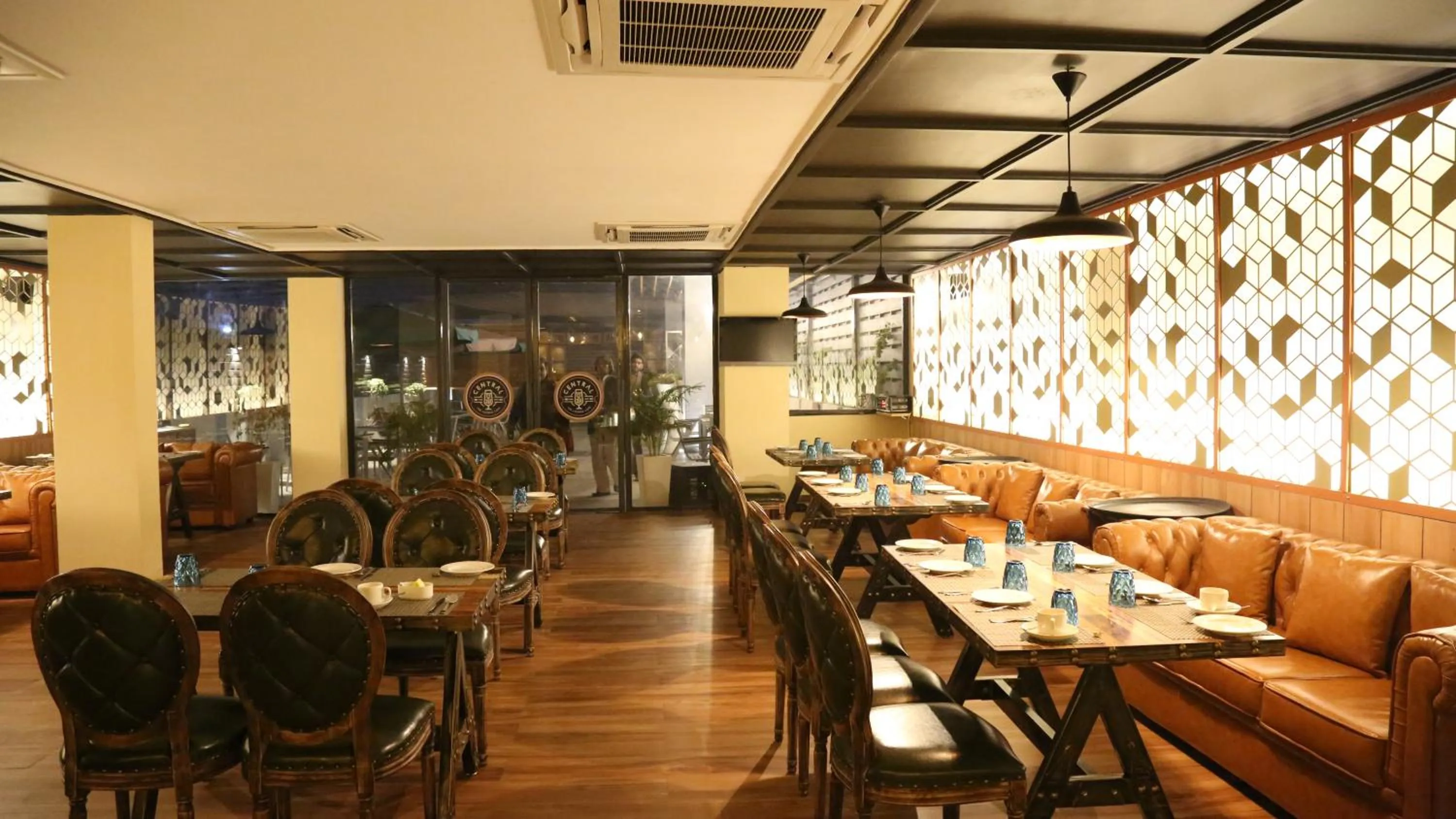 Restaurant/places to eat in HOTEL V