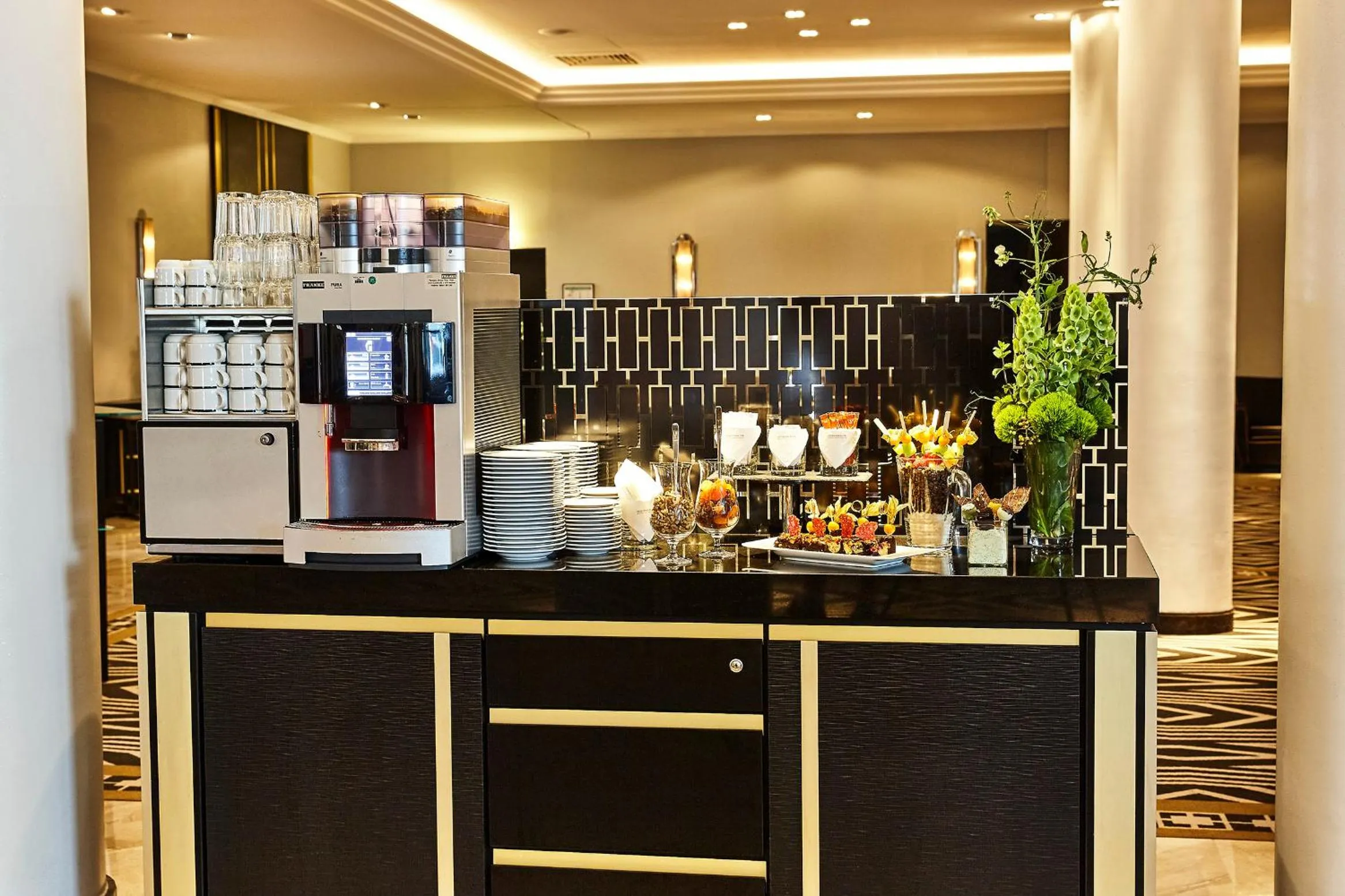 Coffee/tea facilities in Steigenberger Hotel Bad Homburg