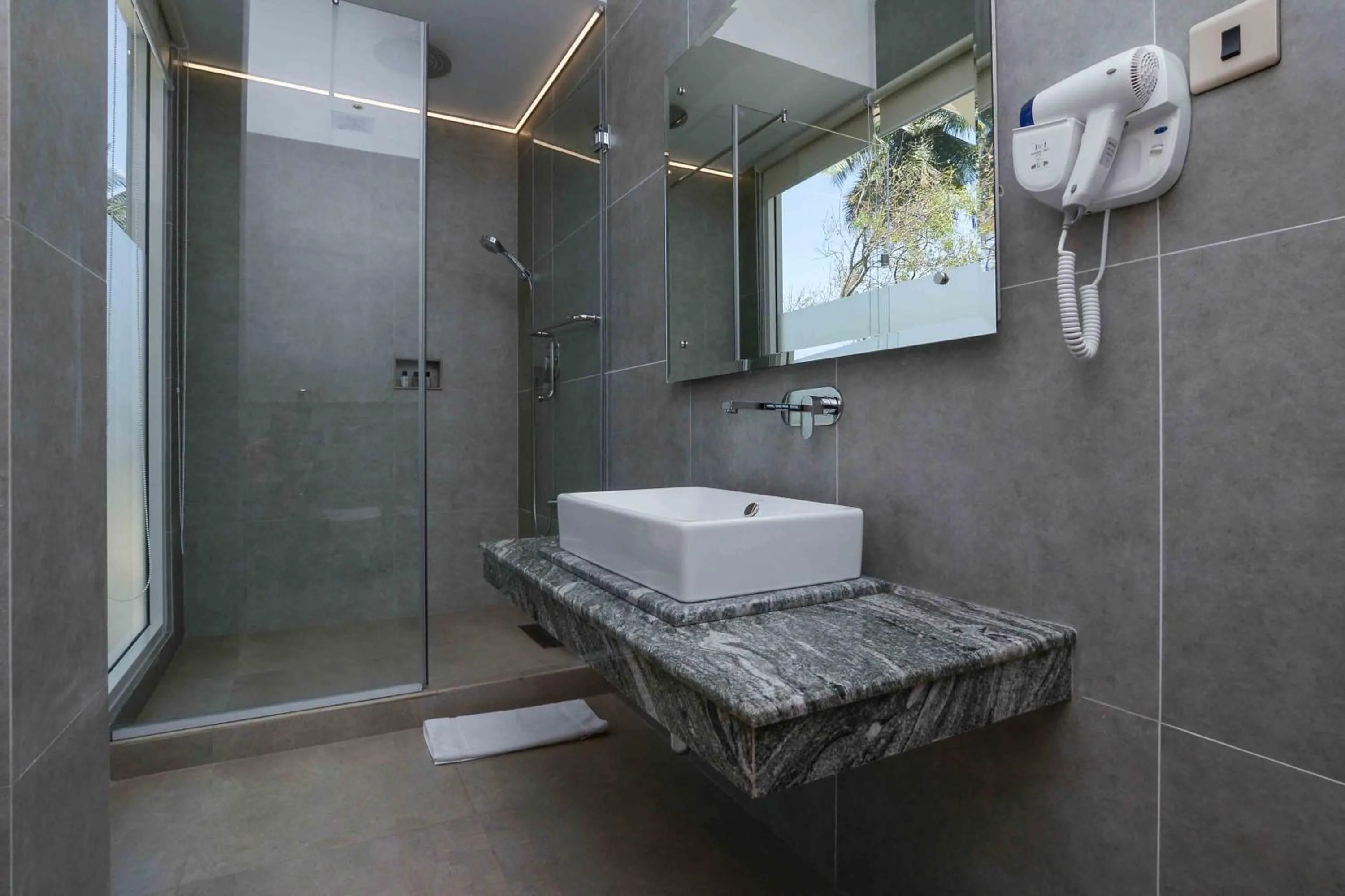 Bathroom in Kandy Hills