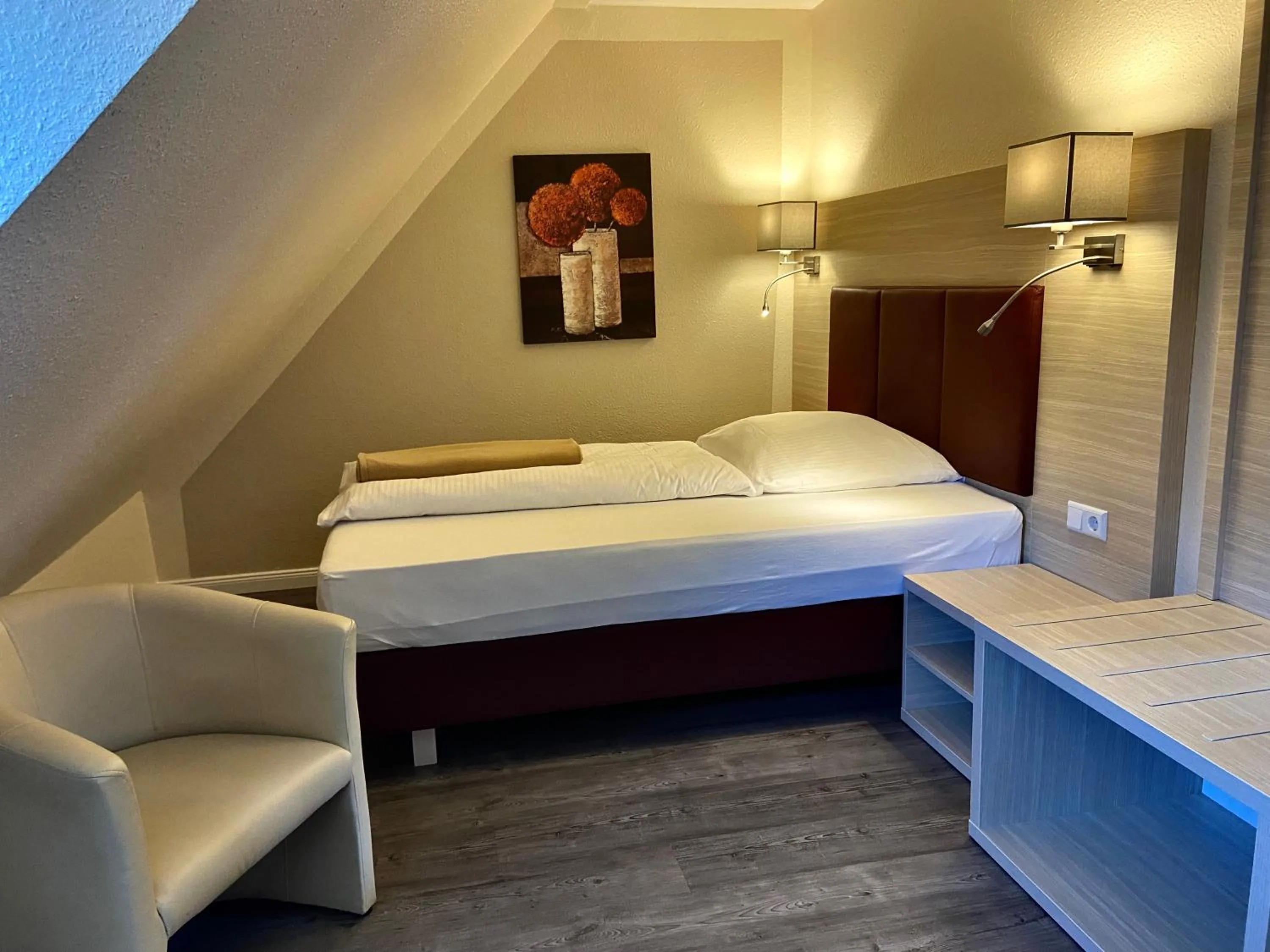 Photo of the whole room, Bed in Residenz Hotel Neu Wulmstorf