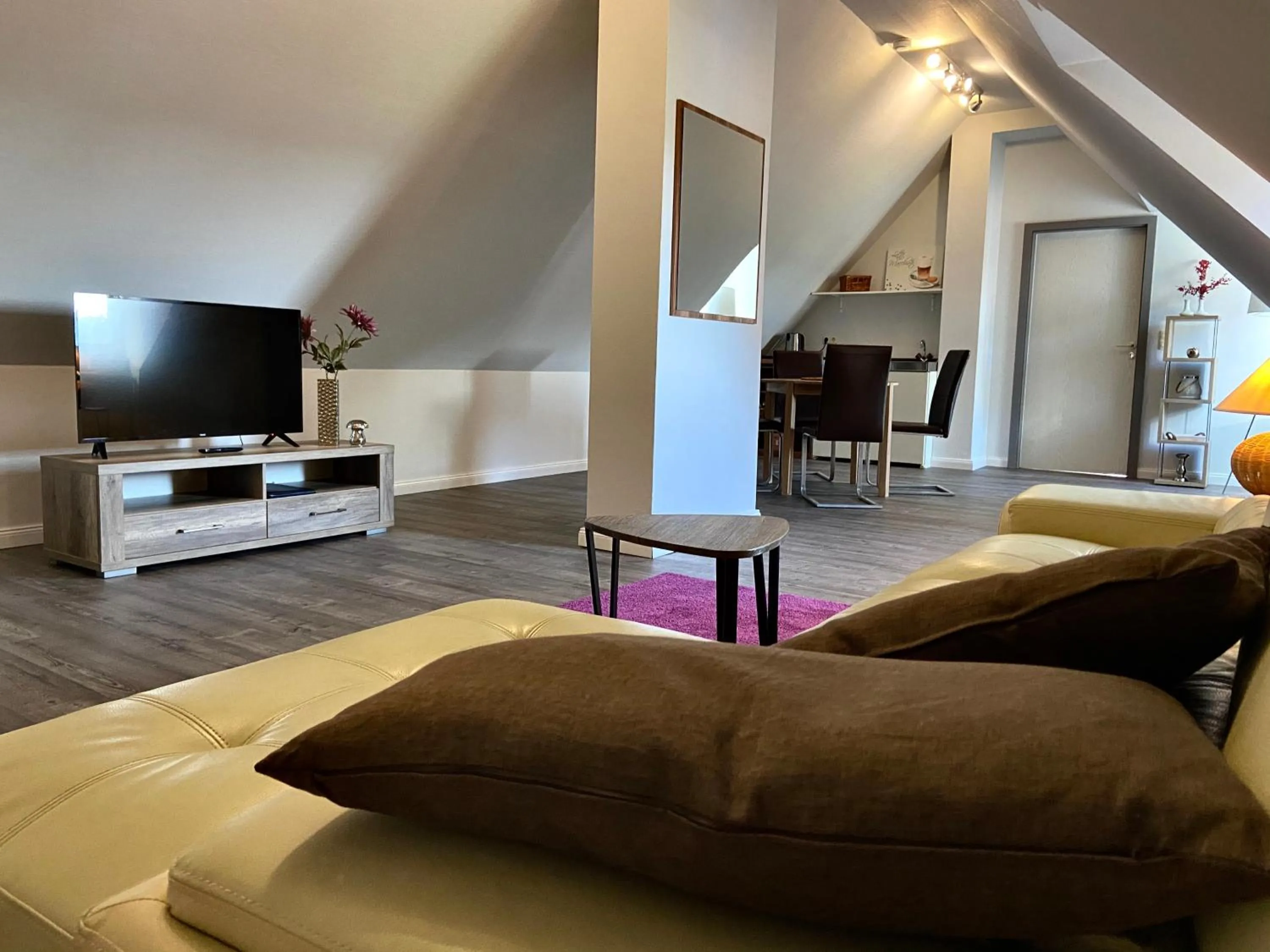 Living room, Bed in Residenz Hotel Neu Wulmstorf