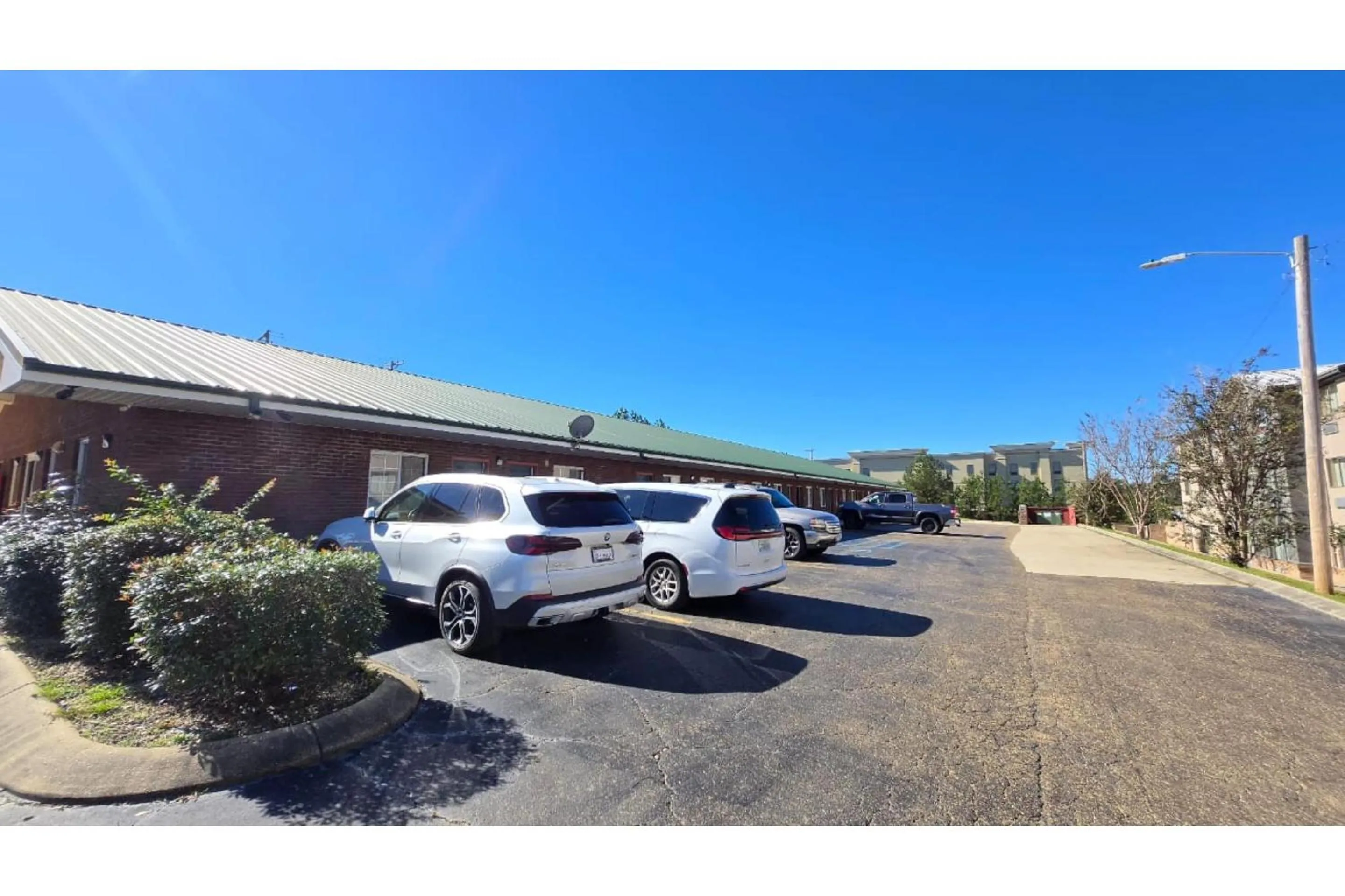 Parking in Deerfield Inn by OYO McComb I-55