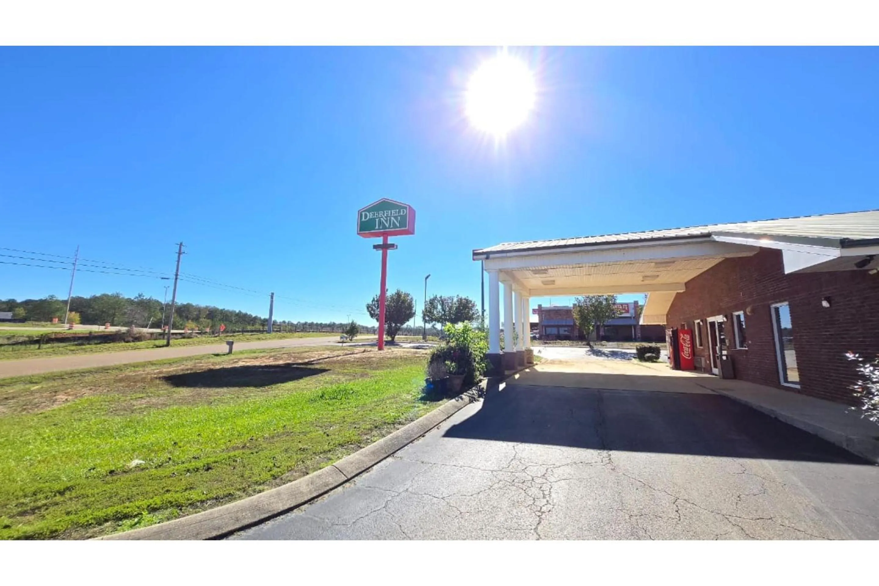 Facade/entrance in Deerfield Inn by OYO McComb I-55