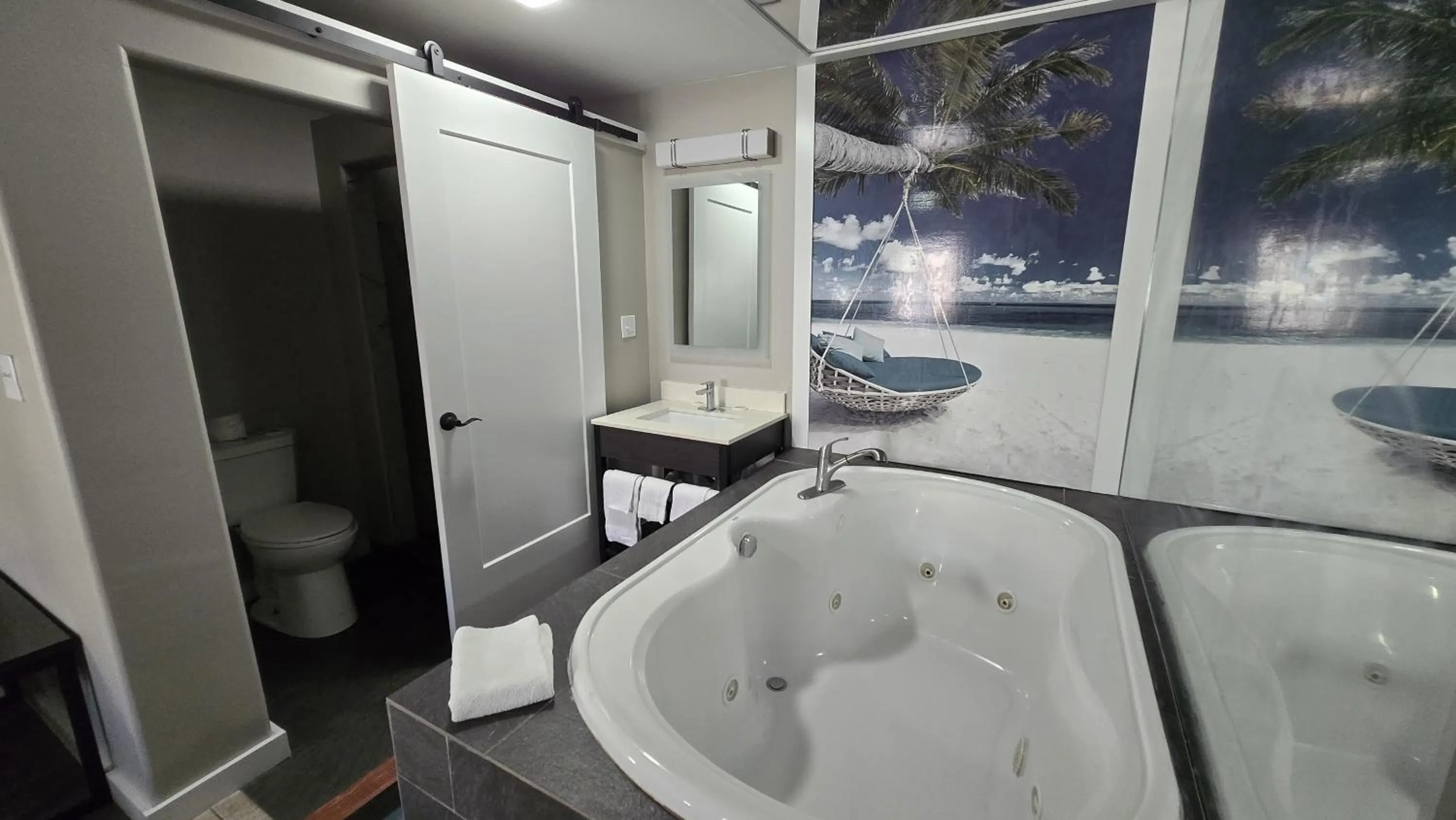 Hot Tub in Deerfield Inn by OYO McComb I-55