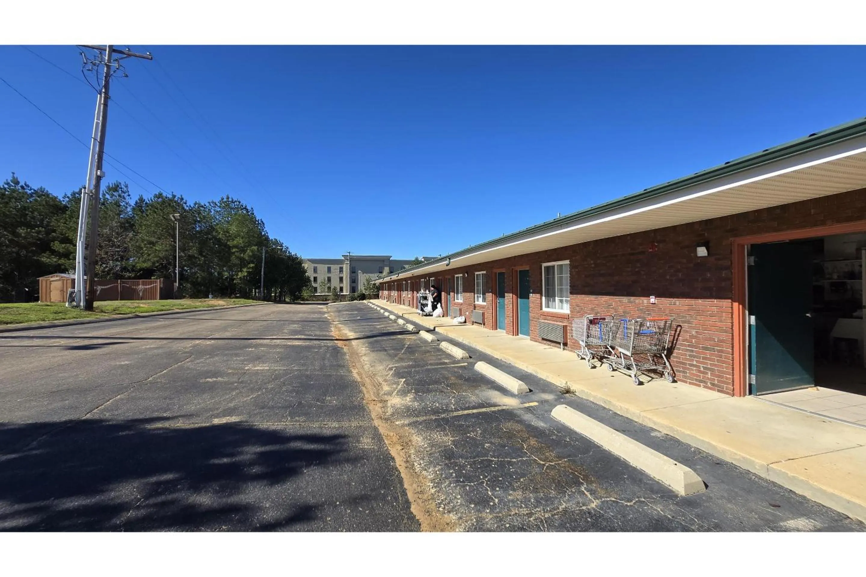 Facade/entrance in Deerfield Inn by OYO McComb I-55