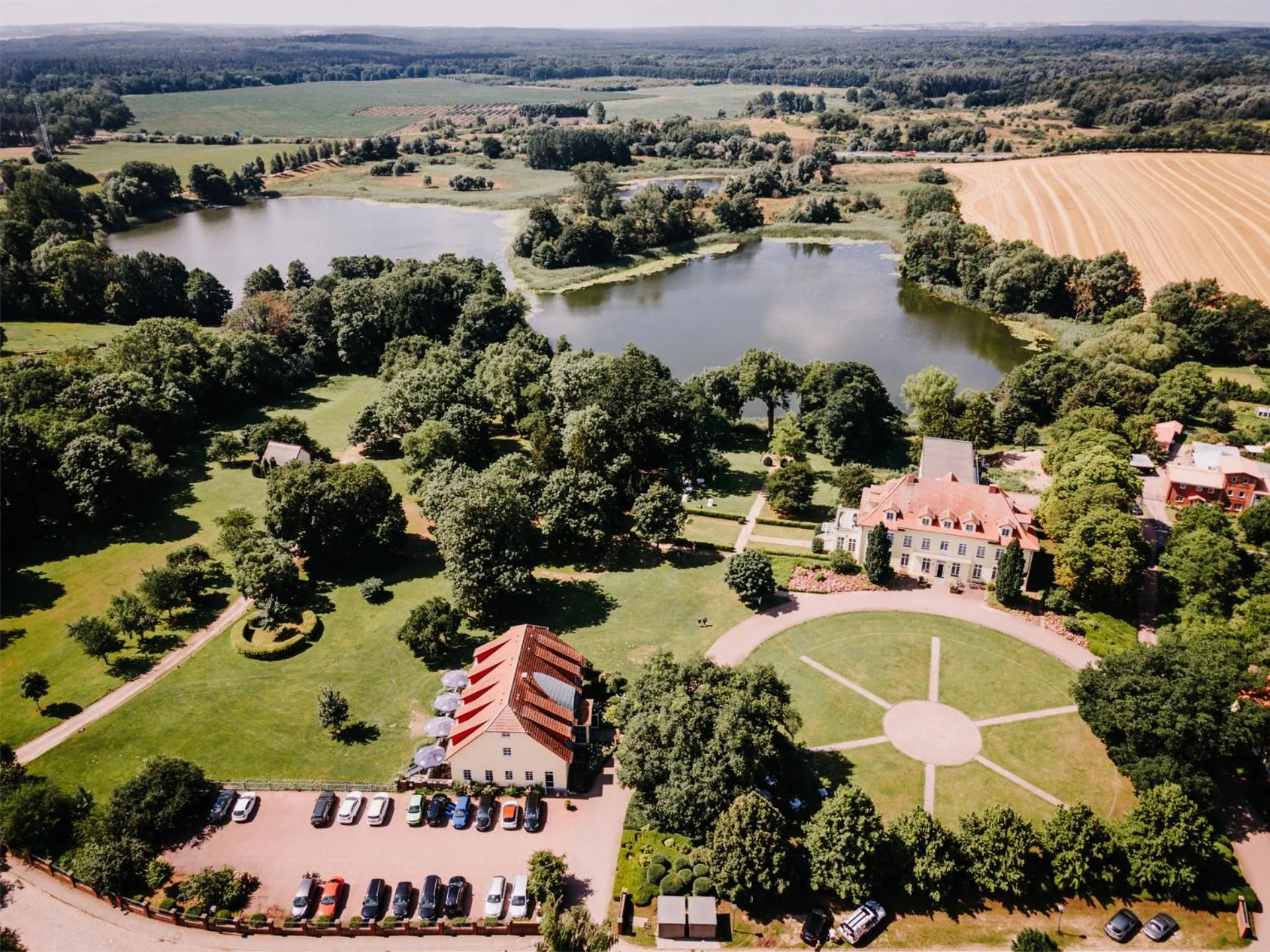 Property building in Gut Gremmelin