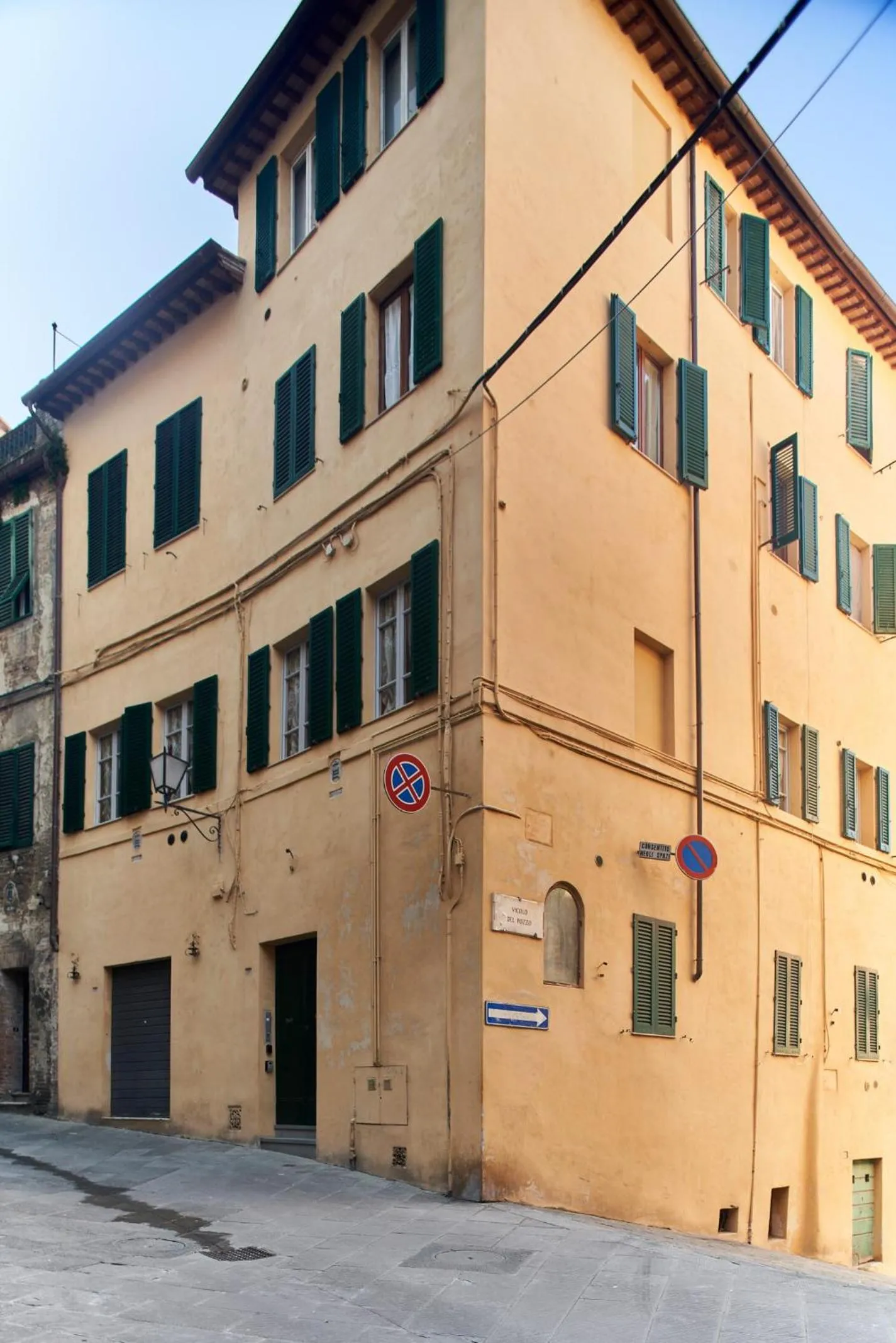Property building in Alla Scala 1746